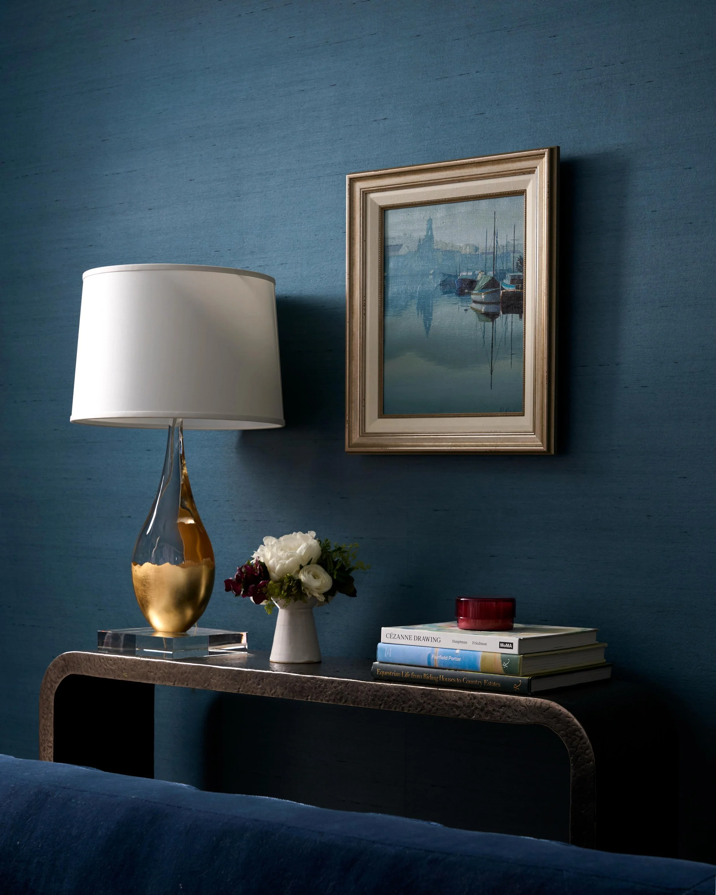 This painting feels like a portal to an another world. 

Designer: @gertrudeandcointeriors 

#interiordesign #chicagodesigner #fineart #curateddesign #interiordesignphotography