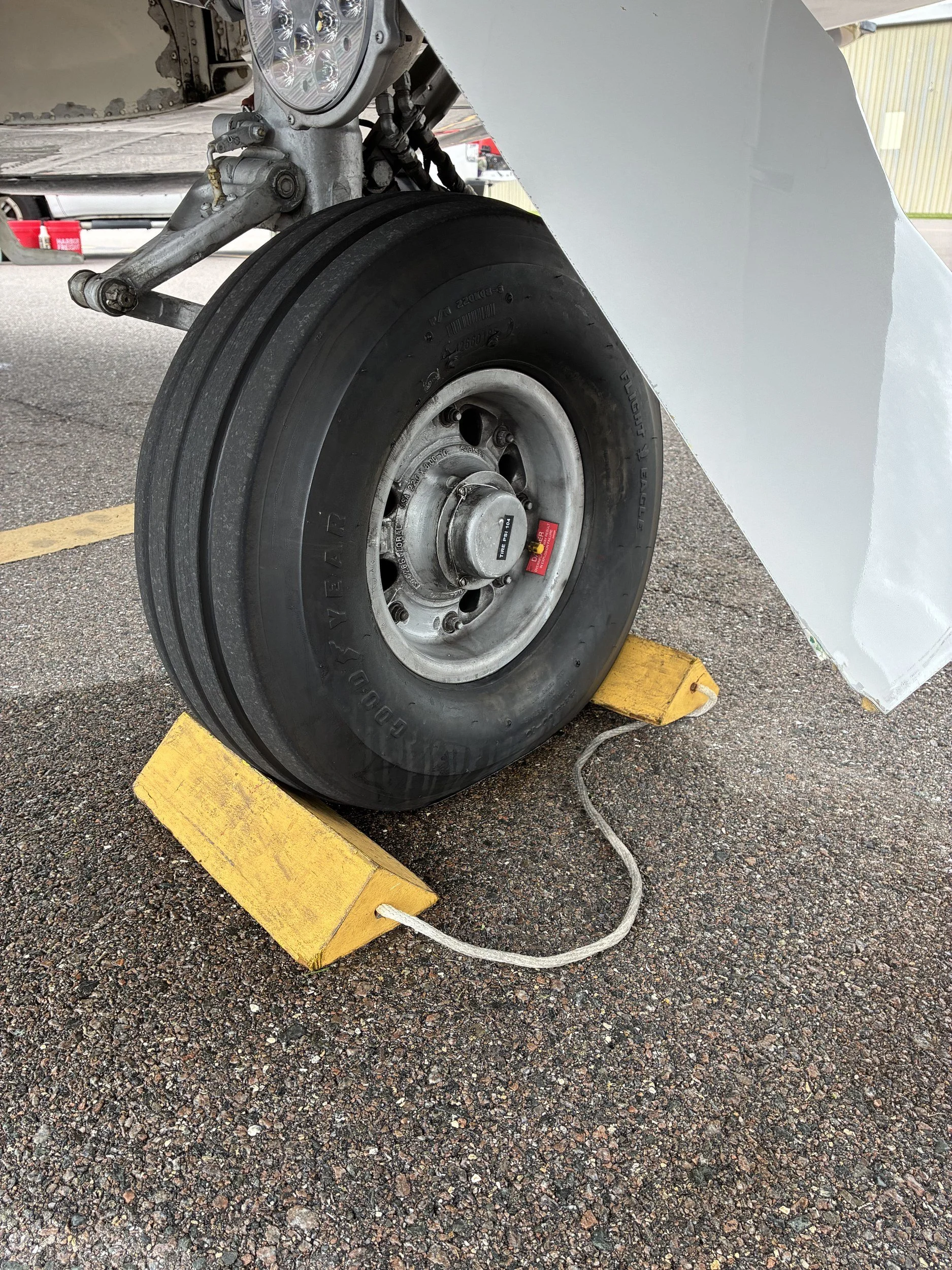 citation-ii-main-gear-tire.jpg