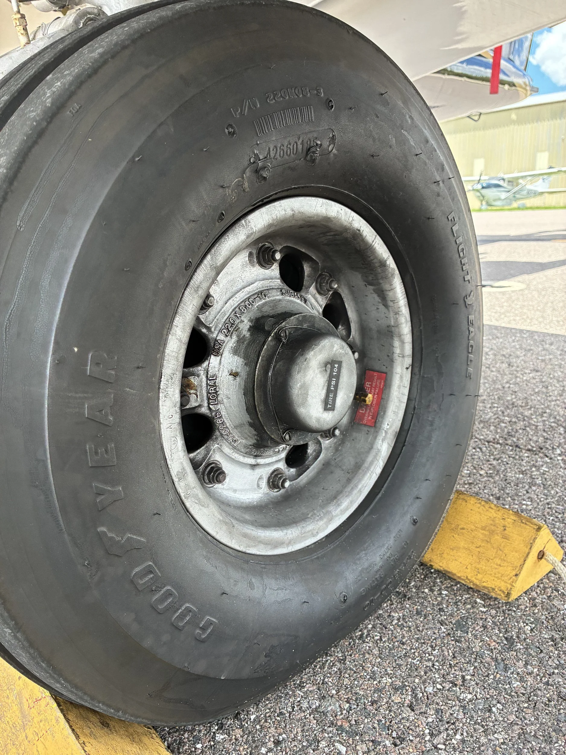 citation-ii-main-landing-gear.jpg