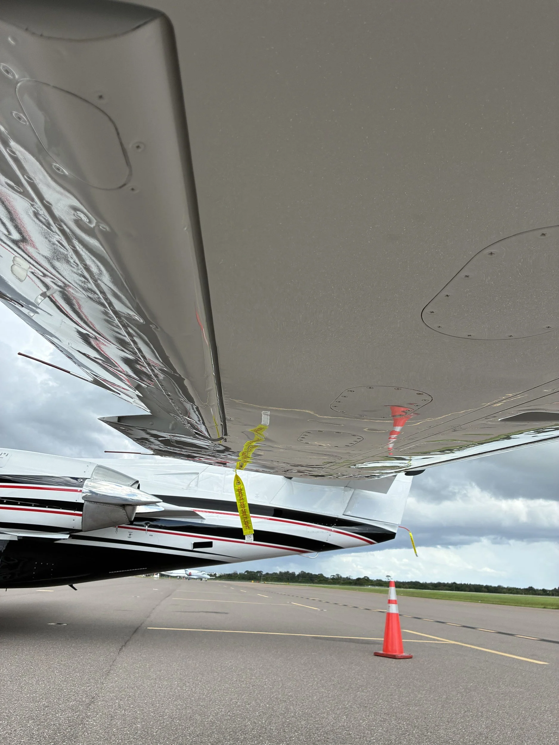 citation-ii-wing-underside-fuselage.jpg