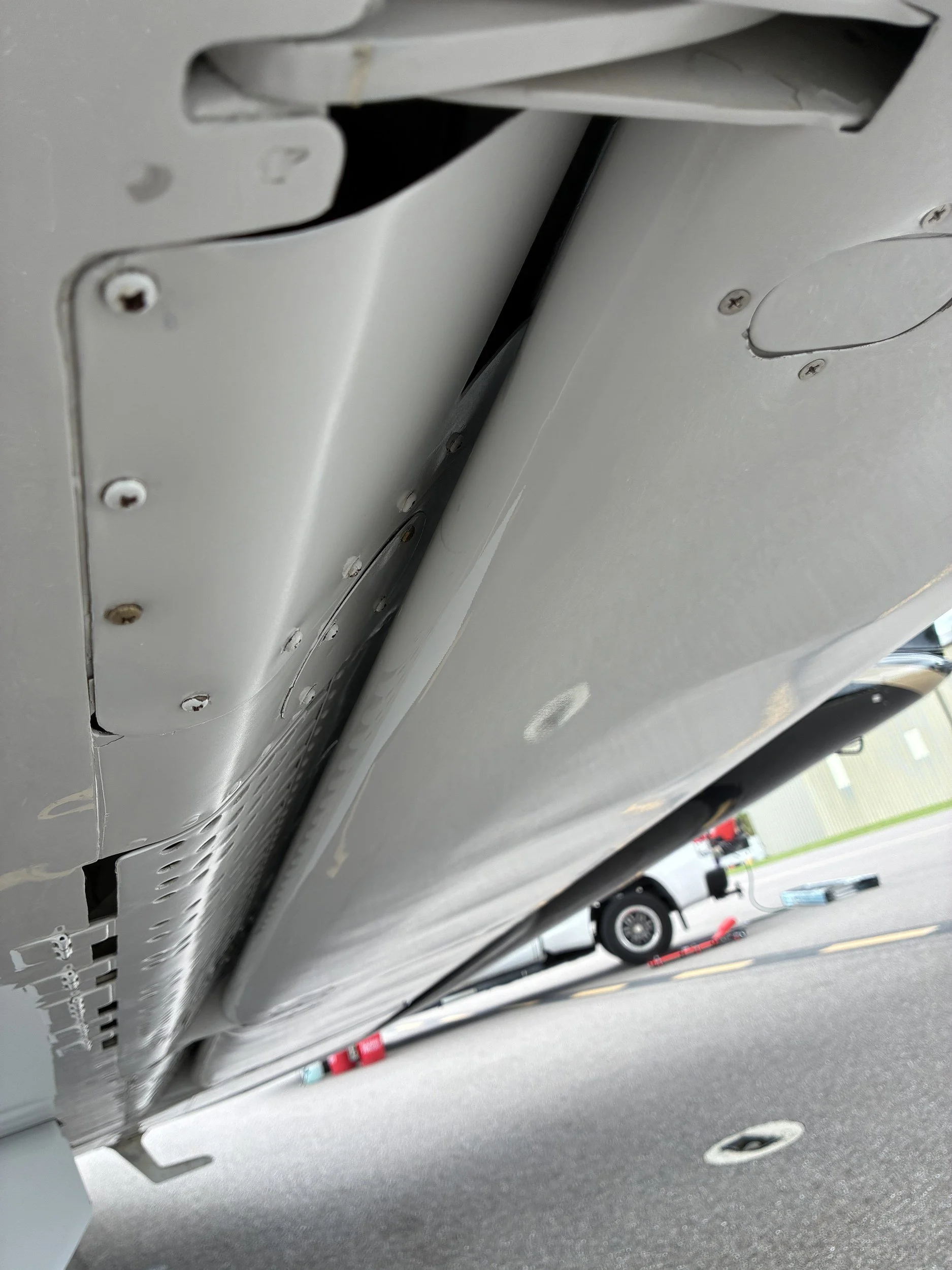 citation-ii-wing-underside-flap-tracks.jpg