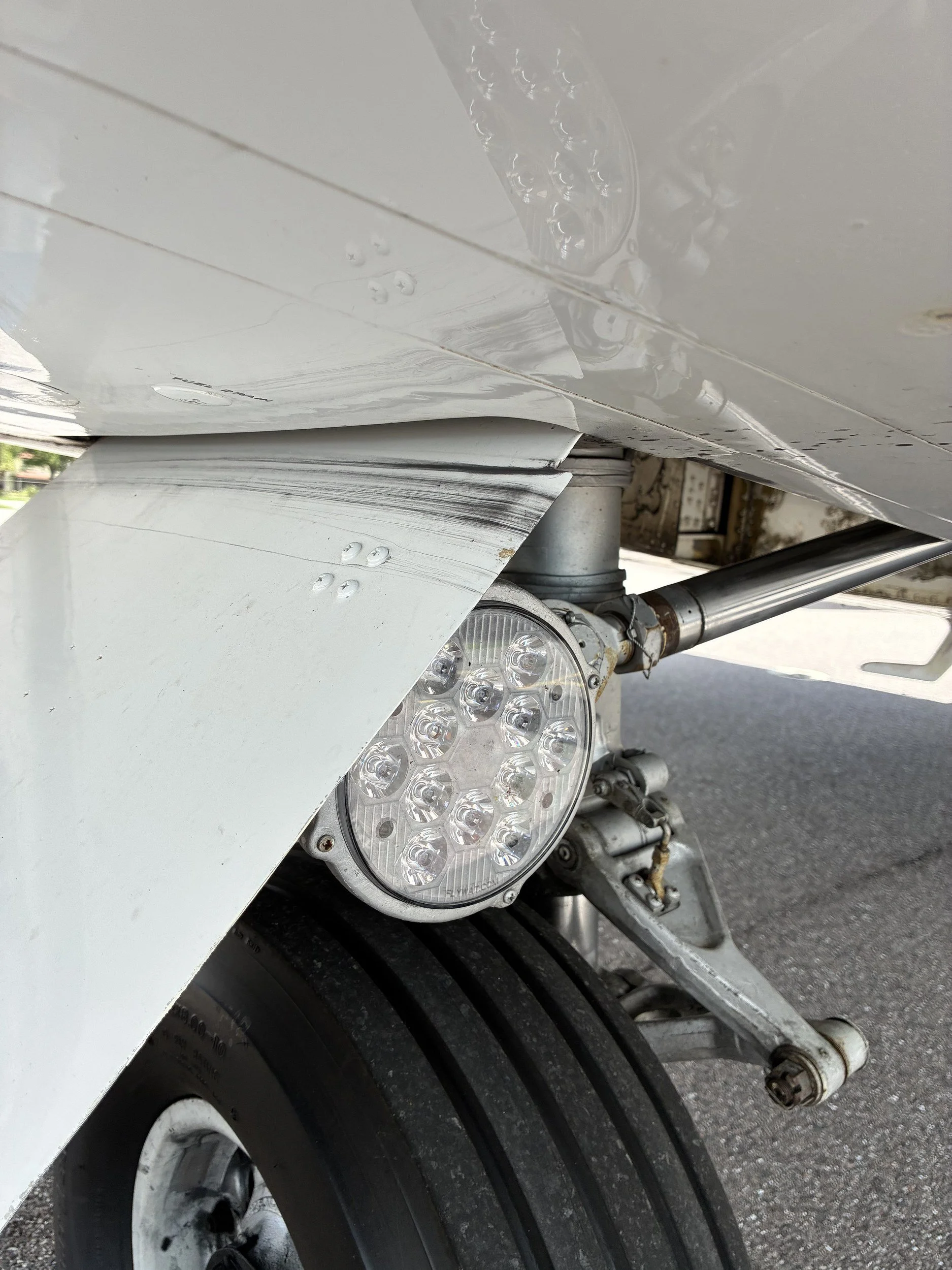 citation-ii-nose-gear-landing-light.jpg