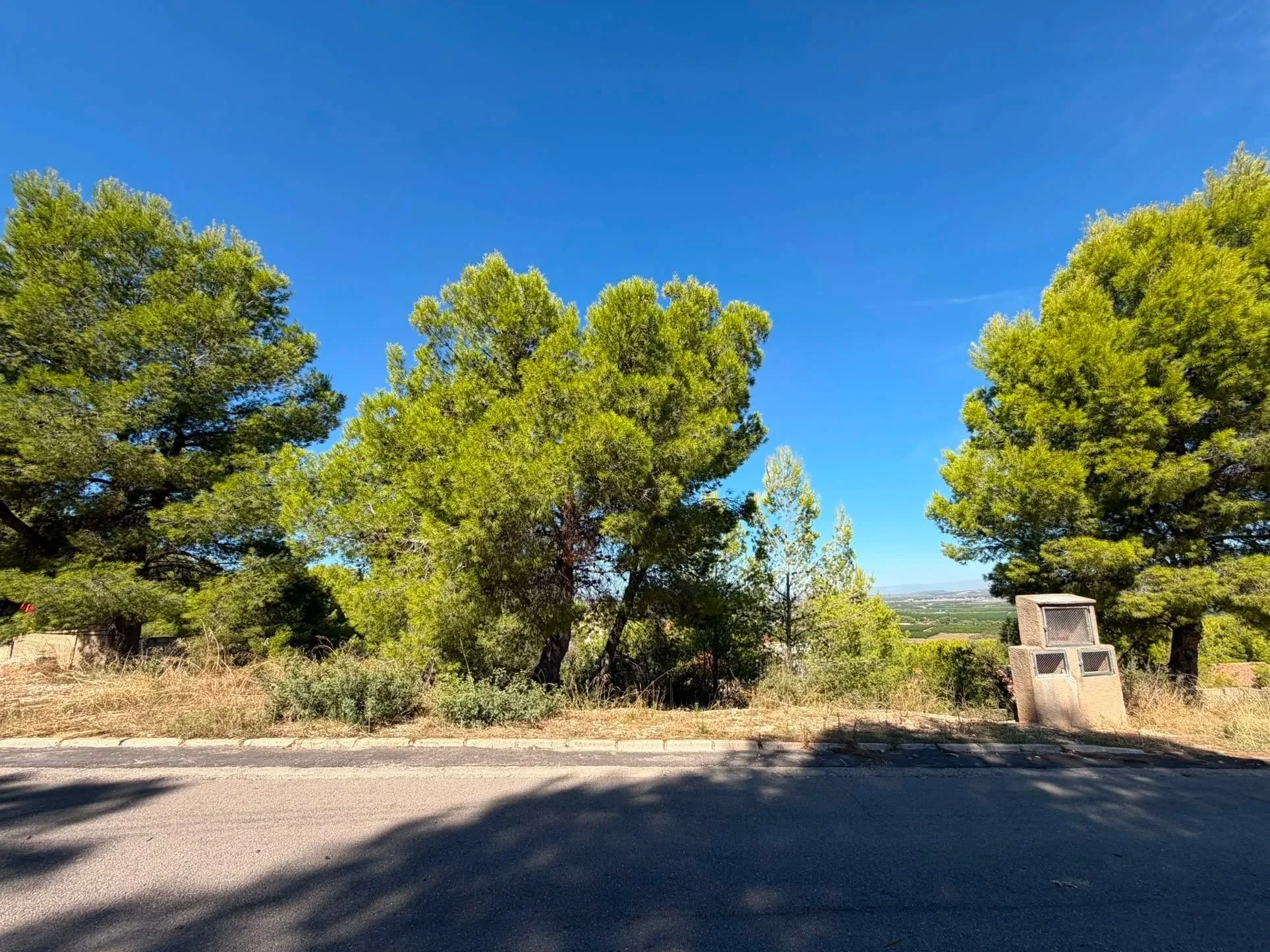 PARCELA URBANA EN CALICANTO (VLC). AMPLIAS VISTAS PARA PROYECTAR UNA VIVIENDA