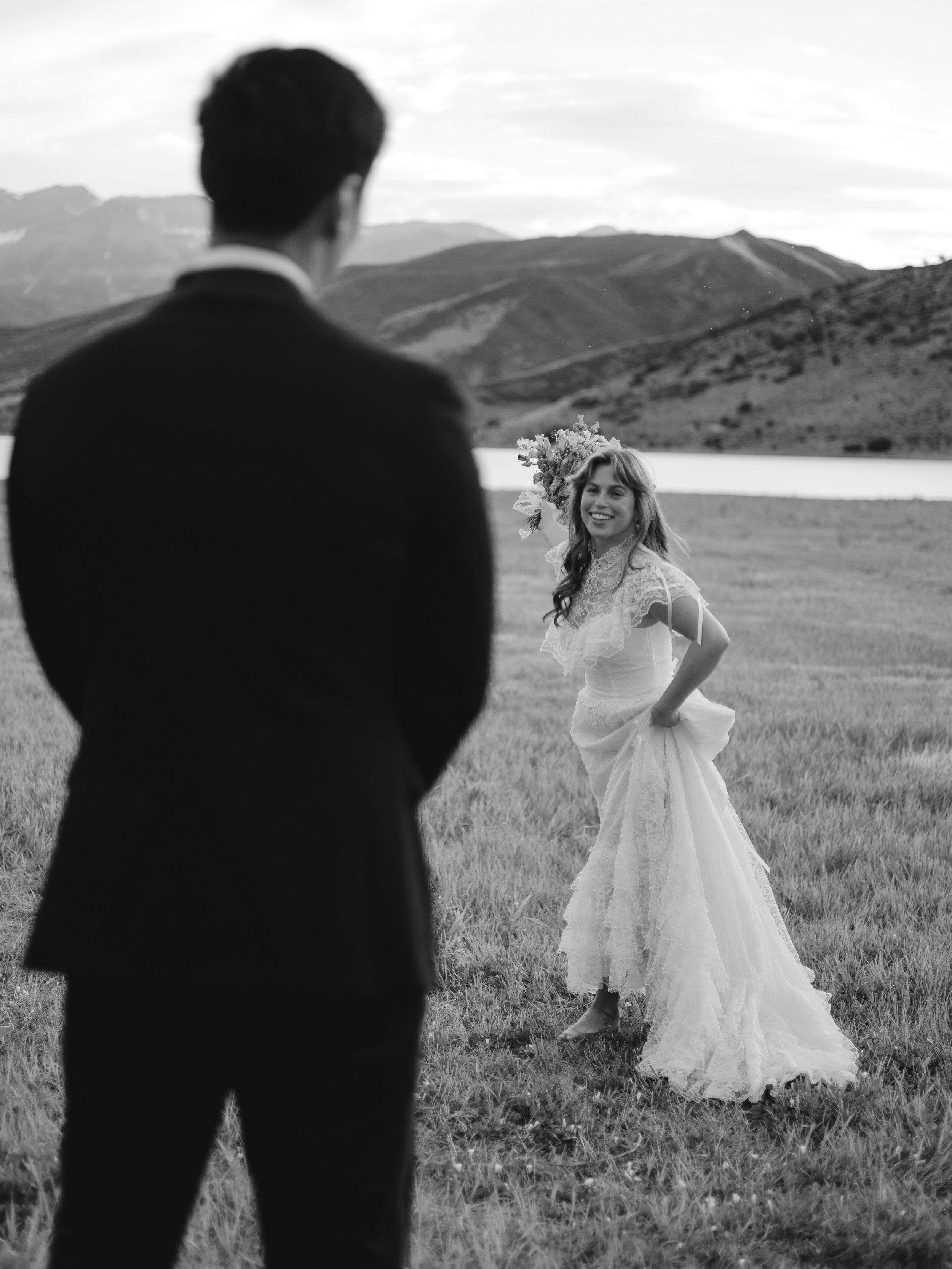 Don&rsquo;t let her get away 😬

Marry that girl. I&rsquo;ll help 🤍📷

#landscape #paradise #backdrop #dreamy #elopement

Event: @creativecoworkshop
Host/Creative direction: @maegangrendellphoto
Model: @apkipps 
Dress: @yours_mine__ours_vintage
Veil