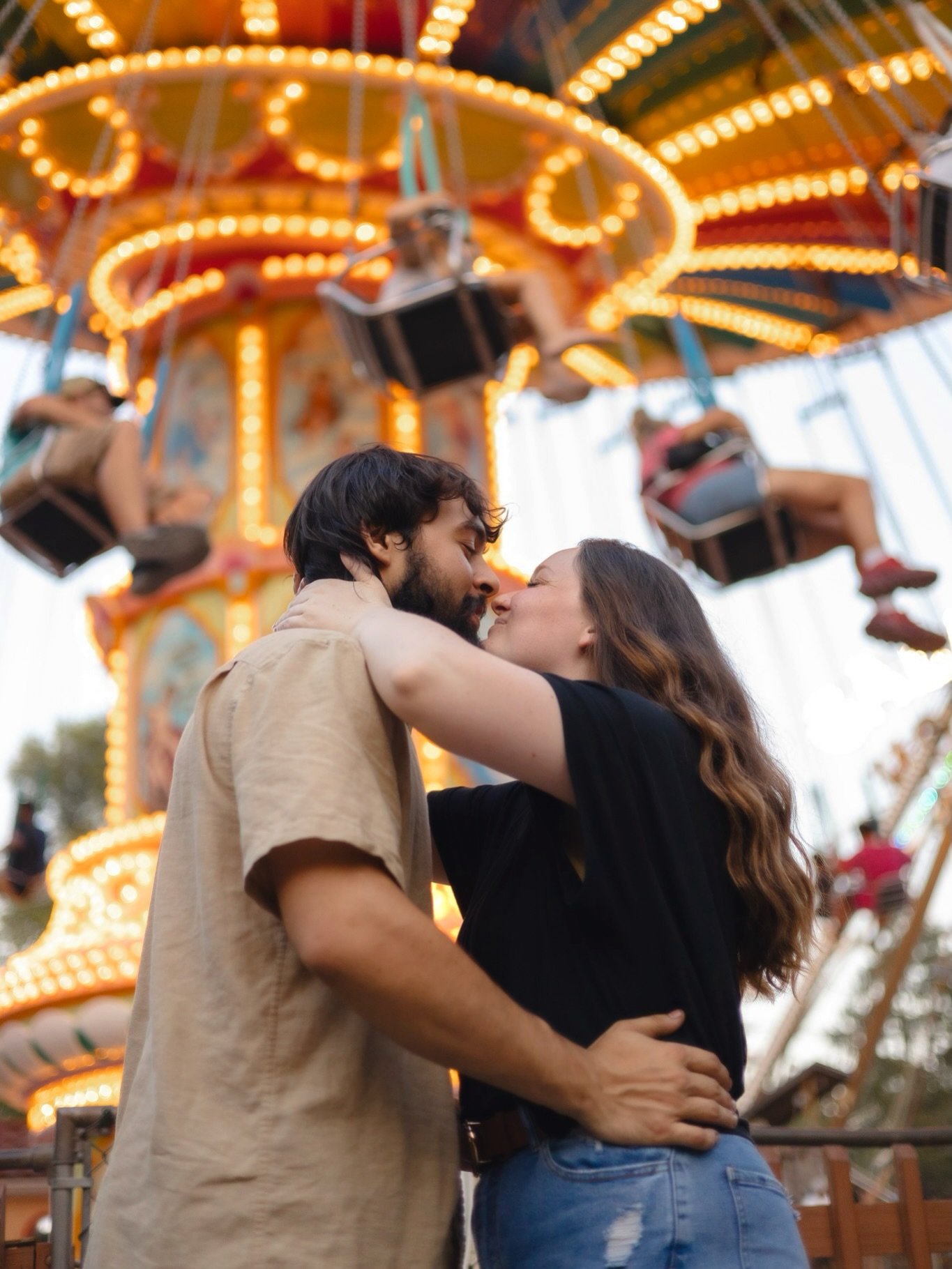 Summertime 🌙

@kaitelizabeth.21 won my last giveaway &amp; looked super cute under the lights with her boyfriend @knoebels 🎡 

Congratulations you two! hannah.ulmer next 👀

#swings #ferriswheel #amusementpark #carnival #fair