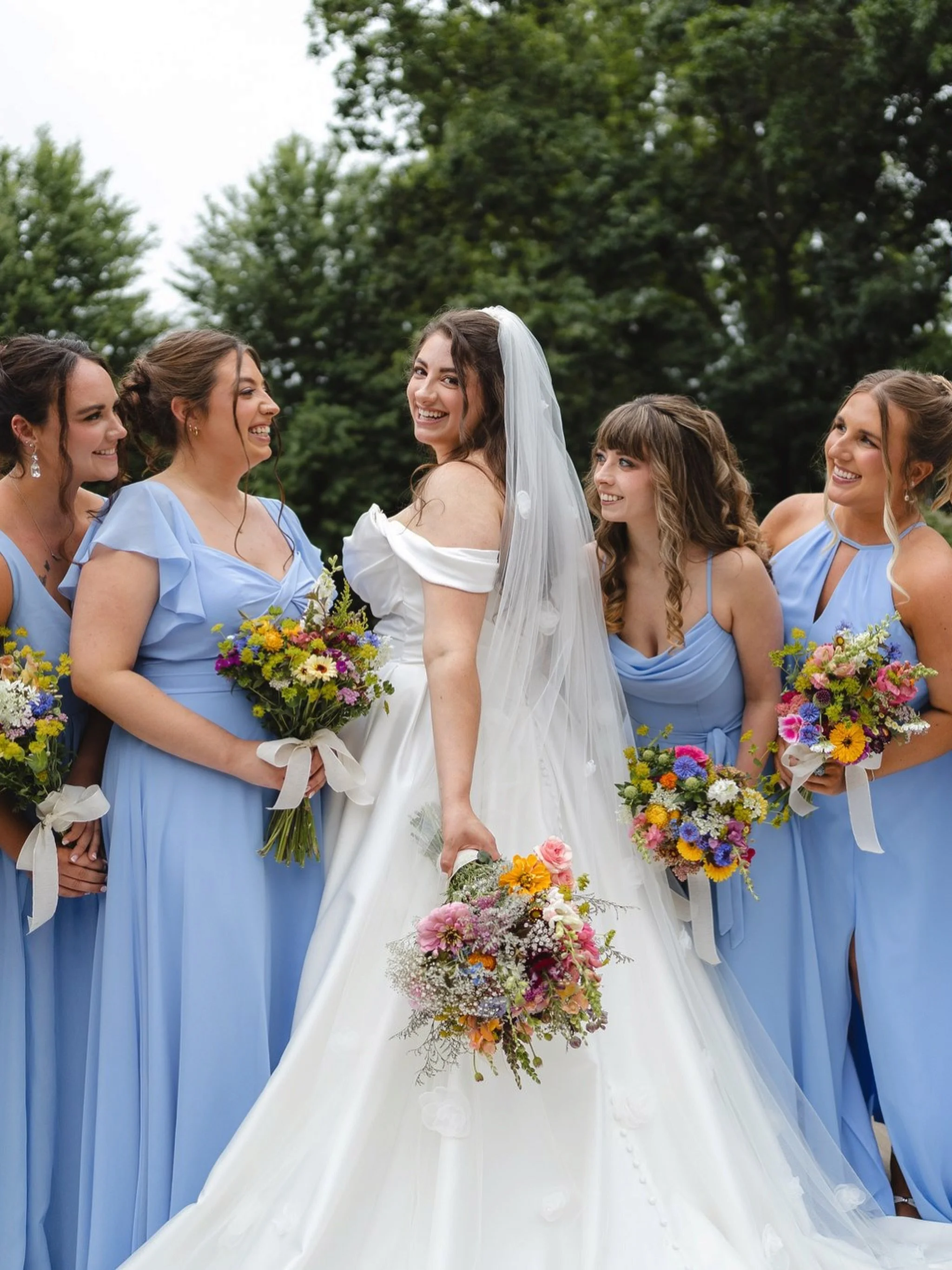 Brides 🤍

The radiance of @erinboo24 on her wedding day is something to aspire to 😍

#bridetobride #bridalinspiration #weddingday