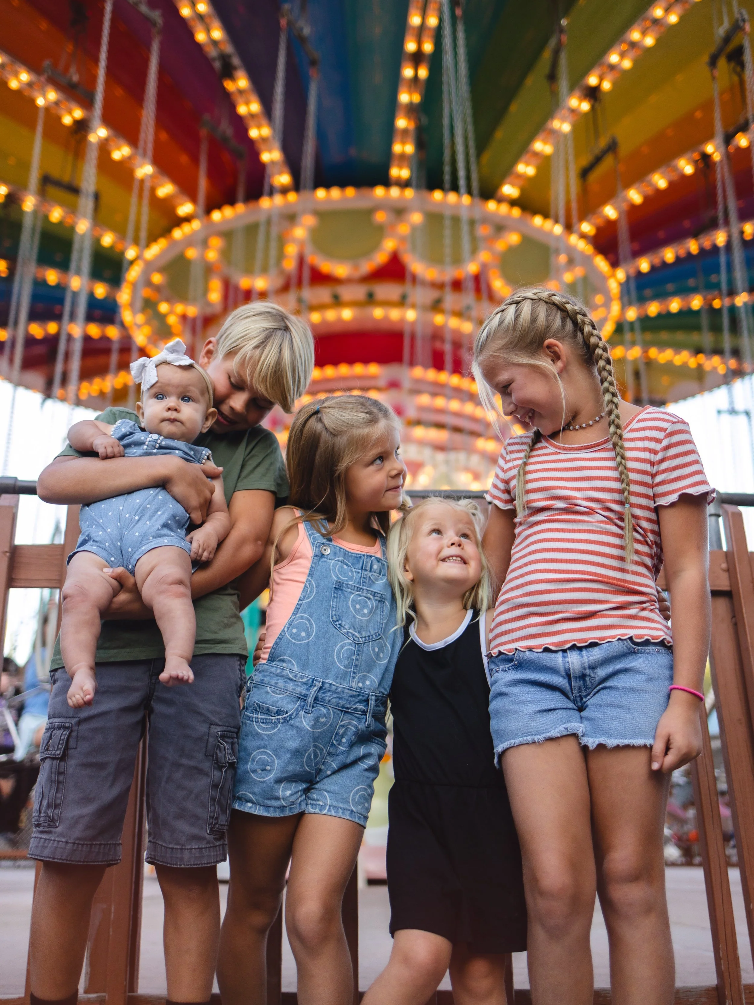 WAIT&hellip; SUMMER IS OVER?! 🍂👀

This Tuesday officially kicks off the first day of Autumn, and honestly, this sweet family session with @hannah.ulmer at @knoebels feels like the perfect way to say goodbye to one season and hello to the next🤎

He