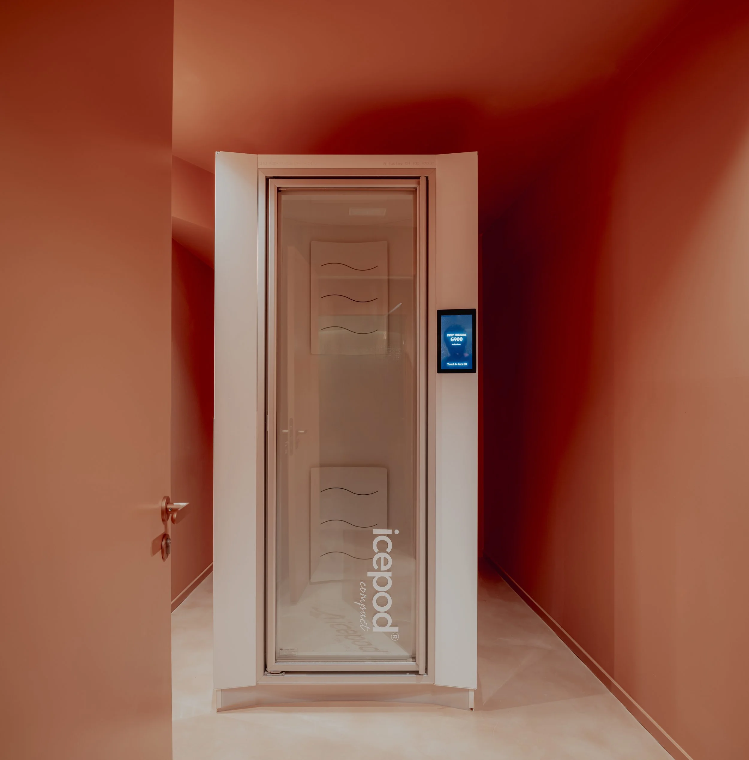 Criosauna ICEPOD con panel de control táctil