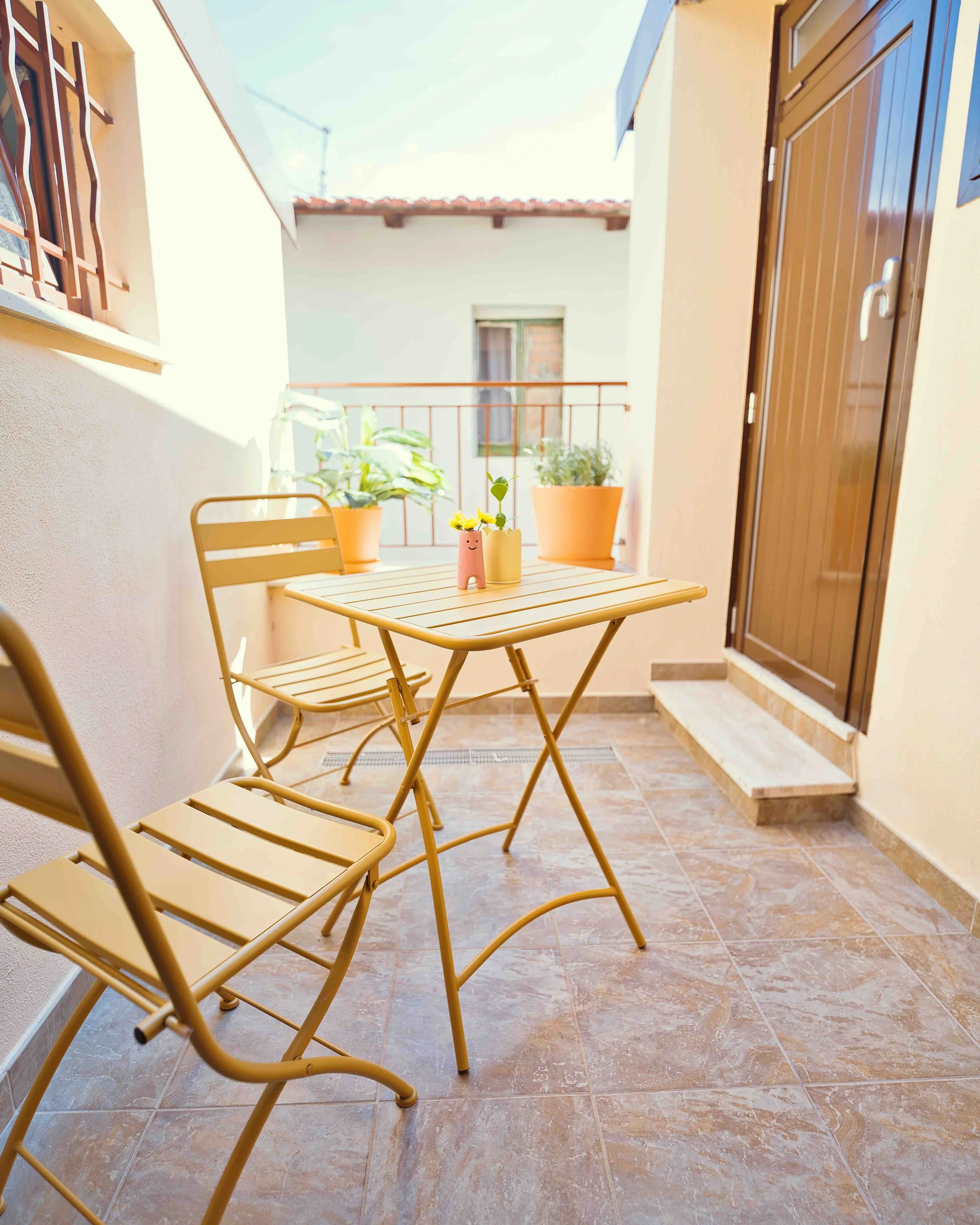 Private outdoor terrace at Casa Thea by Babbaluci in Ventimiglia Alta, with seating for two and a peaceful courtyard setting.