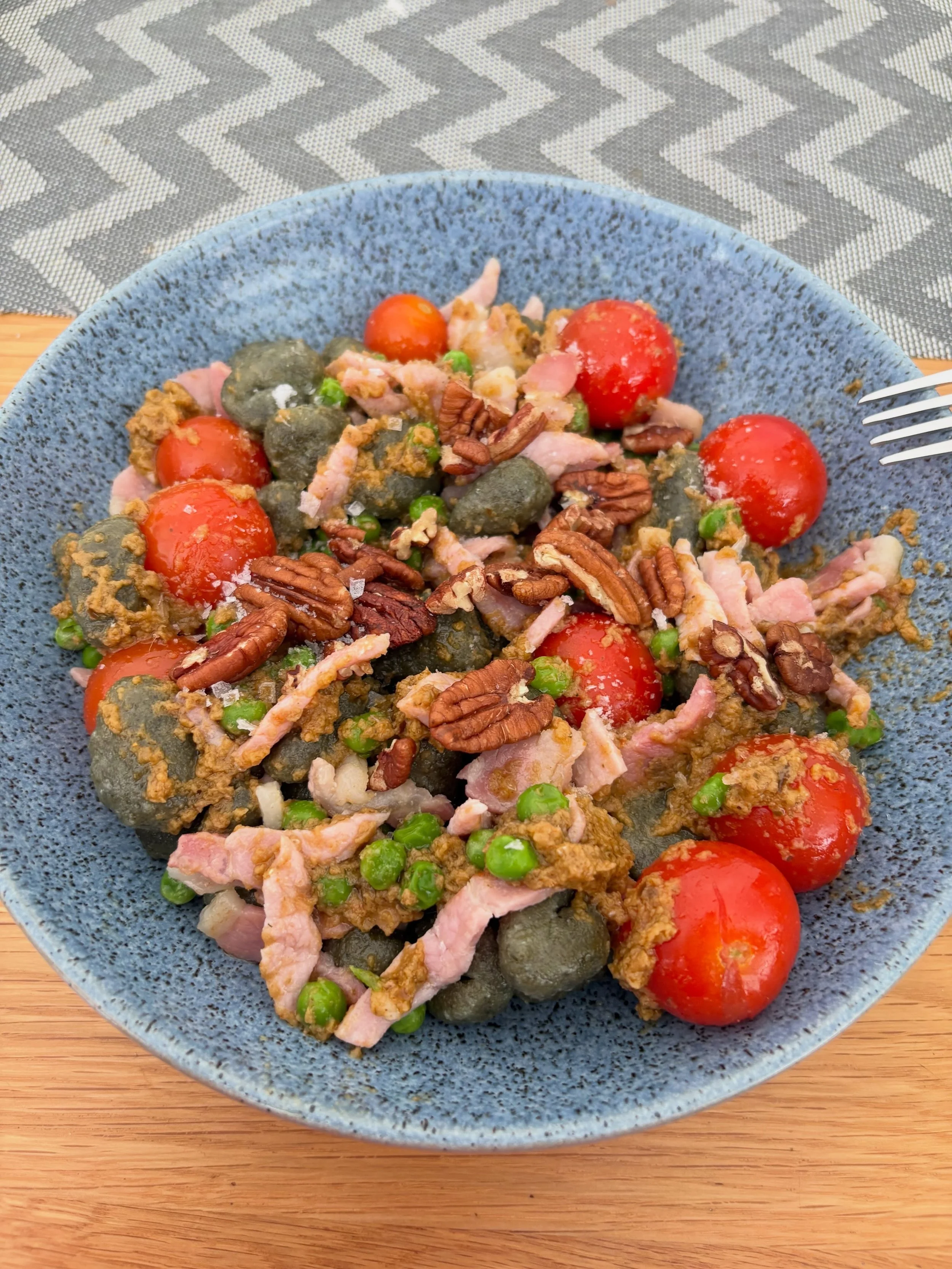 I&rsquo;m burnout out lately, though it personally feels like forever and dealing with a fungal infection also is not fun, so starting today and am making slow changes to my diet! At lunch I made with delicious vegetable gnocchi salad with bacon, pea