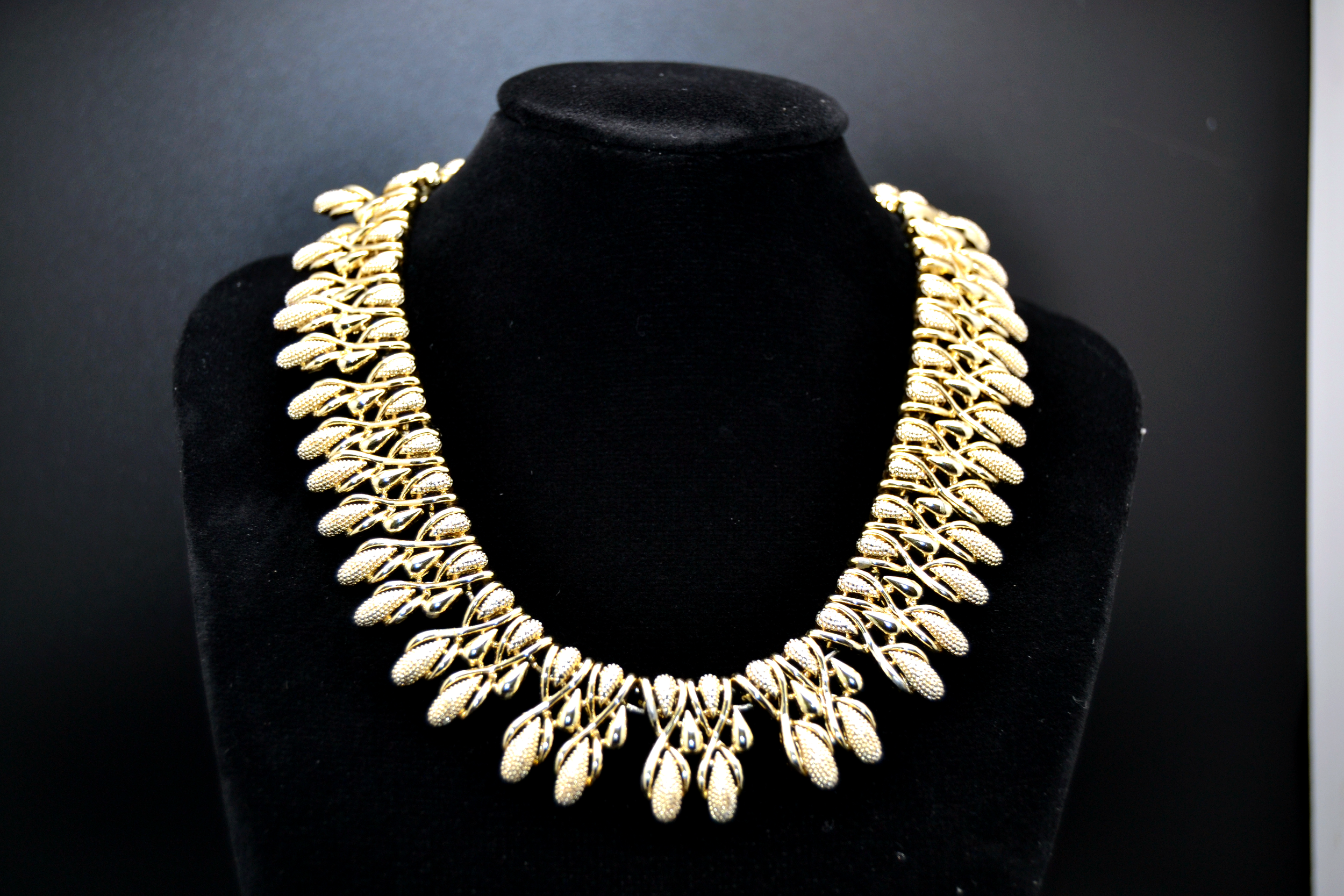 Coro 1 Statement Choker.png