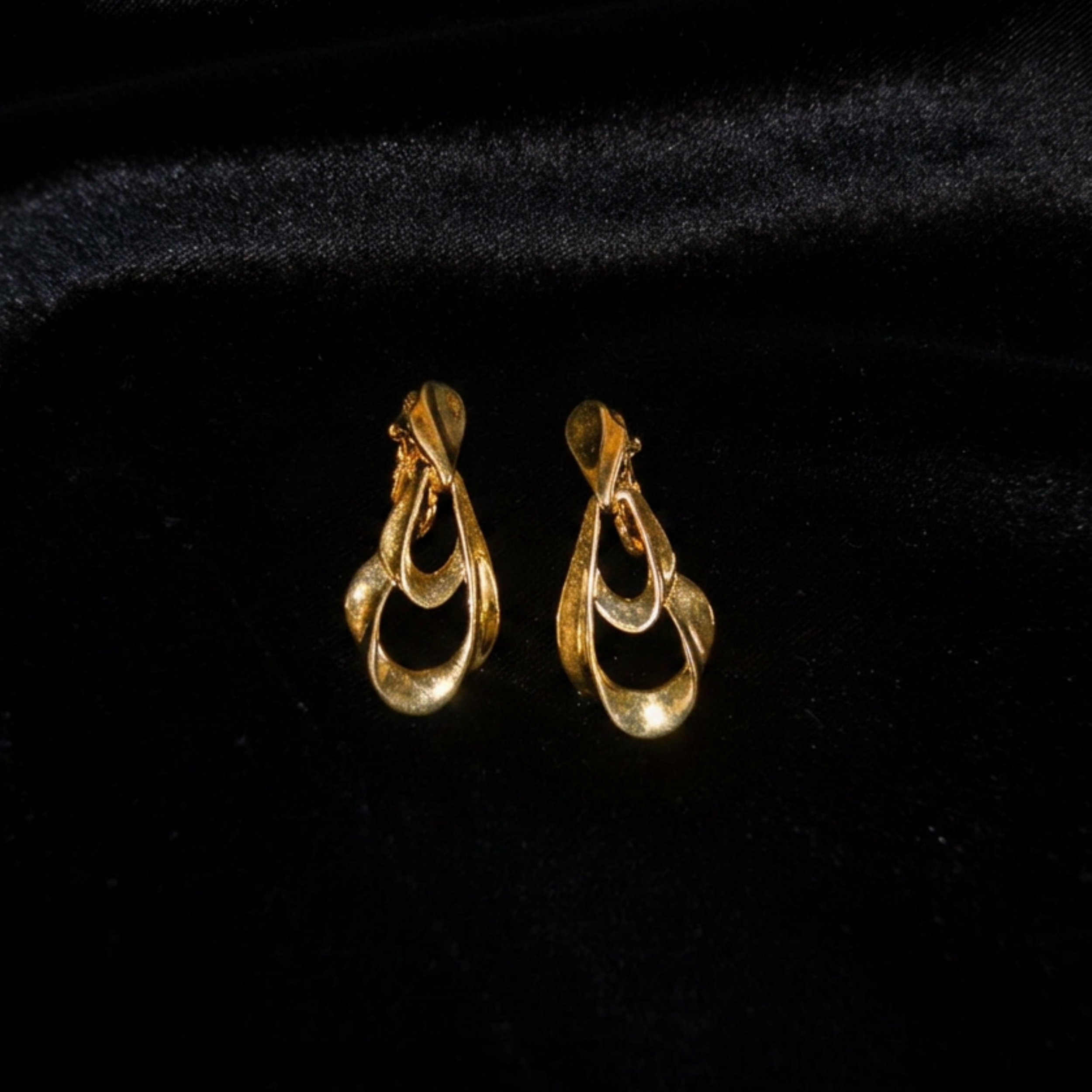 Trifari Dangle Gold Tone Earrings