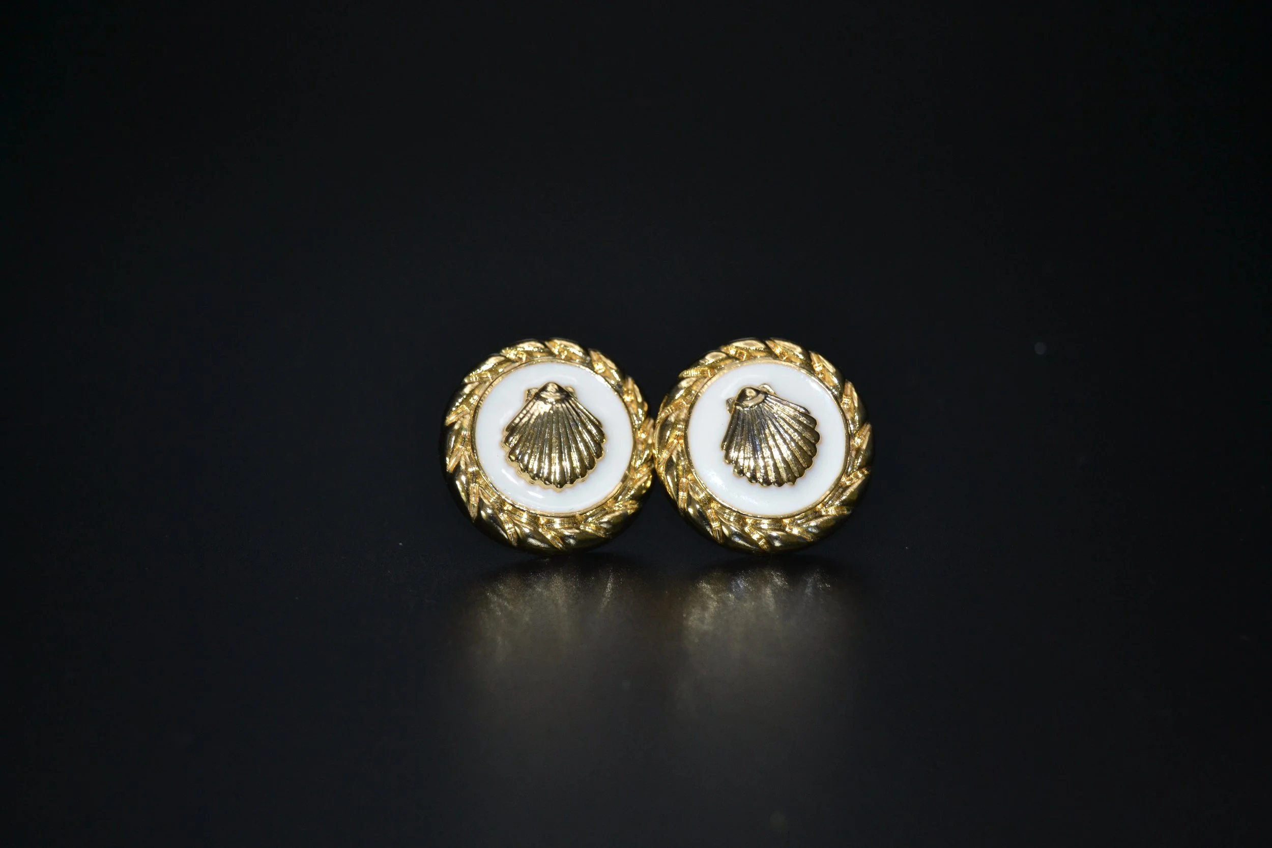 Lilly Pulitzer Vintage Gold Shell Stud Earrings | White Enamel & Scallop Motif