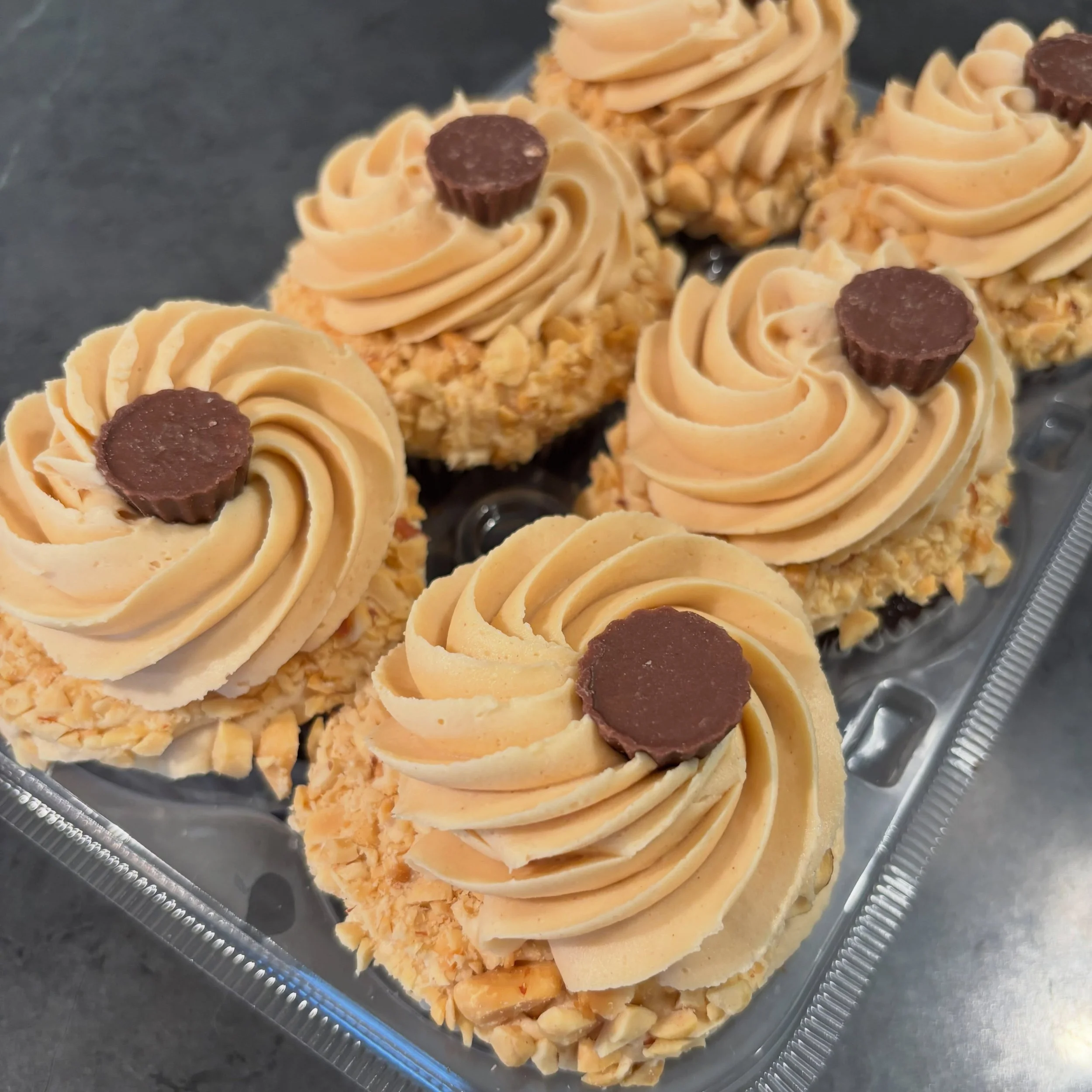 Who doesn&rsquo;t like peanut butter? I can say these are my personal favorite on the menu! Perfect for peanut butter lovers! 

🥜🍫The Peanut butter cup specialty cupcake is a chocolate cupcake with peanut butter filling, peanut butter buttercream, 