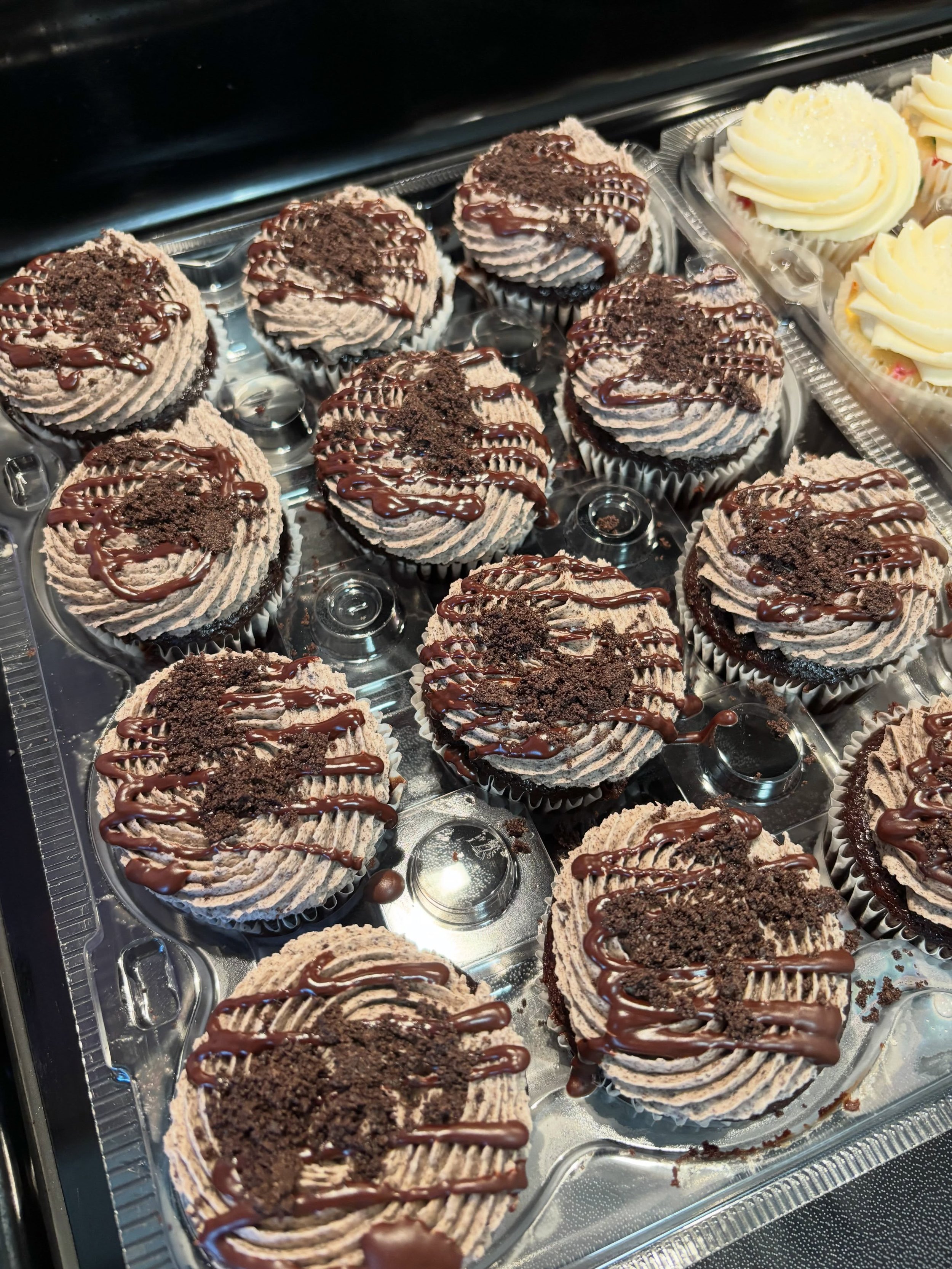 Need cupcakes for a special event such as a wedding reception, birthday party, baby shower ect? Here&rsquo;s your reminder that The Cupcake Gallery can do larger orders! Here&rsquo;s a recent order of 6 dozen for a wedding celebration!

If you&rsquo;