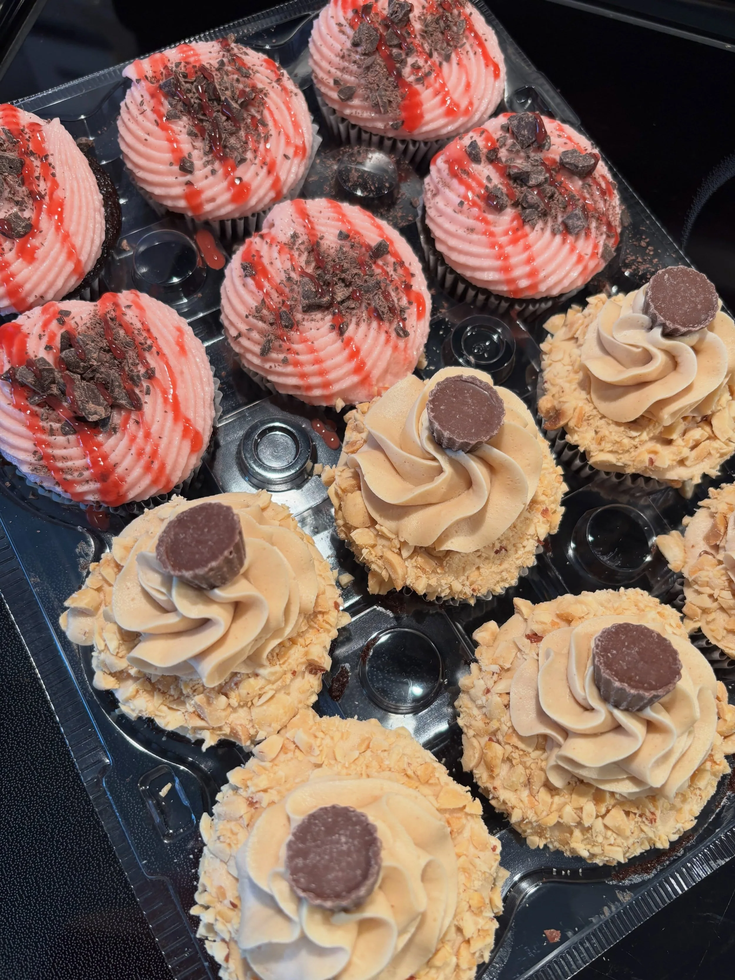A recent bake that included two of my favorite flavors! Peanut butter cup and Raspberry!! 

If you&rsquo;re interested in ordering from me the links to my order forms are in my bio! 

📞 413-663-1840
💌 thecupcakegalleryy@gmail.com

#bakery #homebake