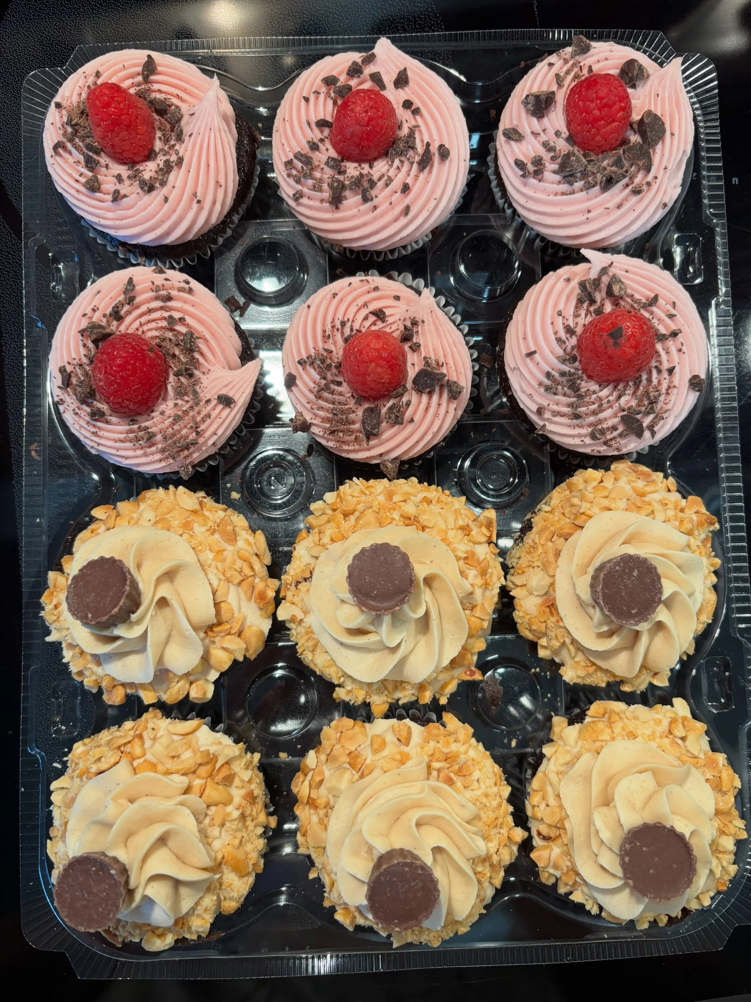 Another recent order featuring the chocolate raspberry and peanut butter cup specialty flavors!! Both very popular options!! September is booking up early on so if you&rsquo;re looking to order make sure you put in a form soon!

If you&rsquo;re inter