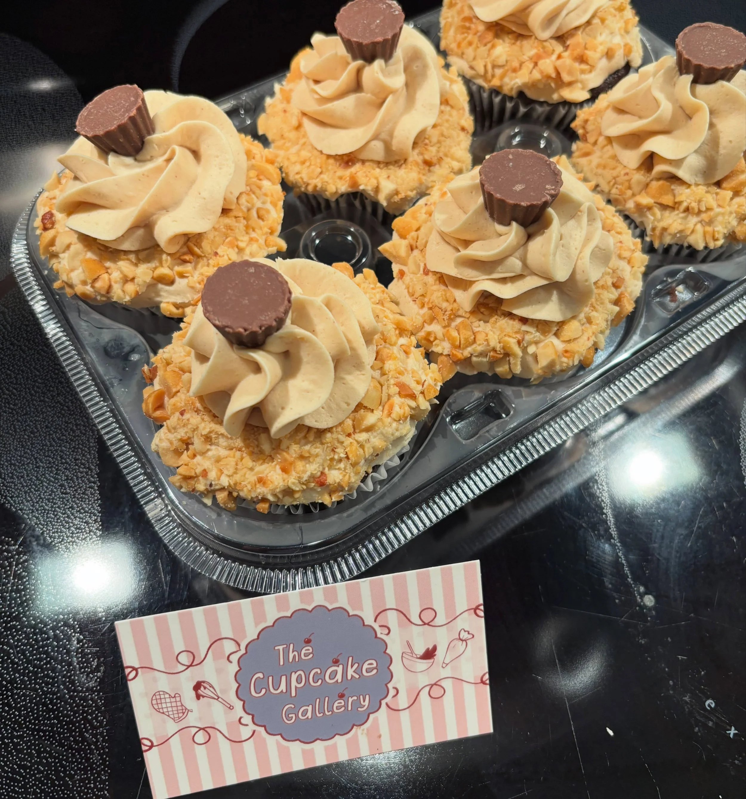 We offer some specialty flavors on our menu alongside custom make your own combinations!
We offer $20 for a half dozen and $35 for a full dozen!
Our specialty cupcakes include:

🥜🍫Peanut butter cup- a chocolate cupcake base with peanut butter filli