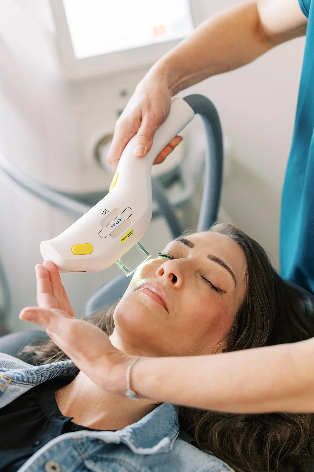 Intense Pulsed Light Therapy (IPL) - OptiLight, Lumenis - treatment for dry eye disease and MGD