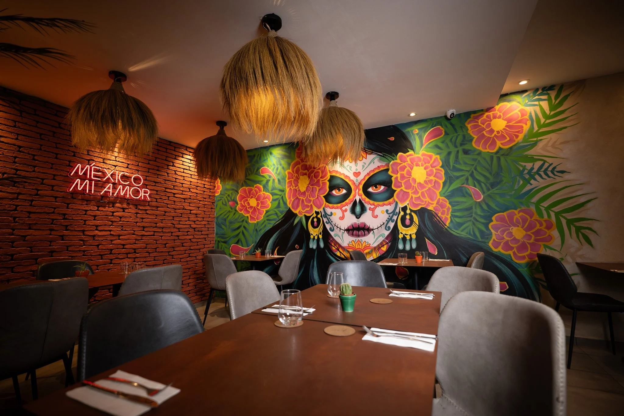 Restaurant atmosphere photography showcasing the venue and lighting