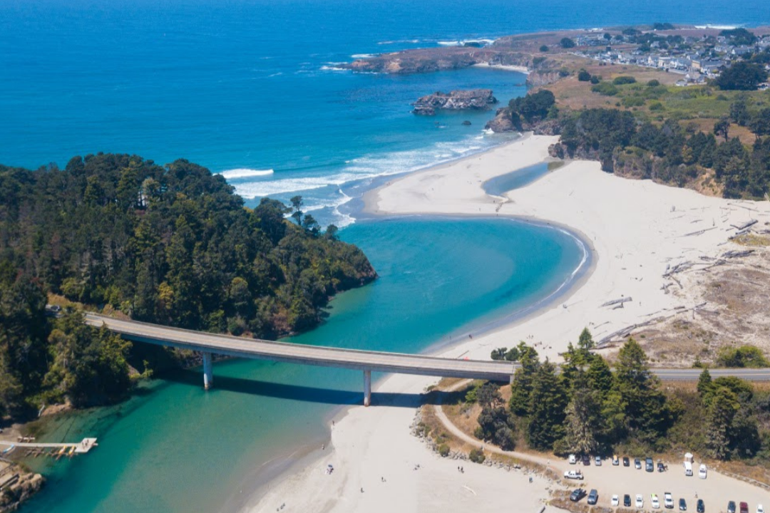 MendoParks vuelve a organizar las jornadas de limpieza «Adopt-A-Beach» en la costa de Mendocino 
