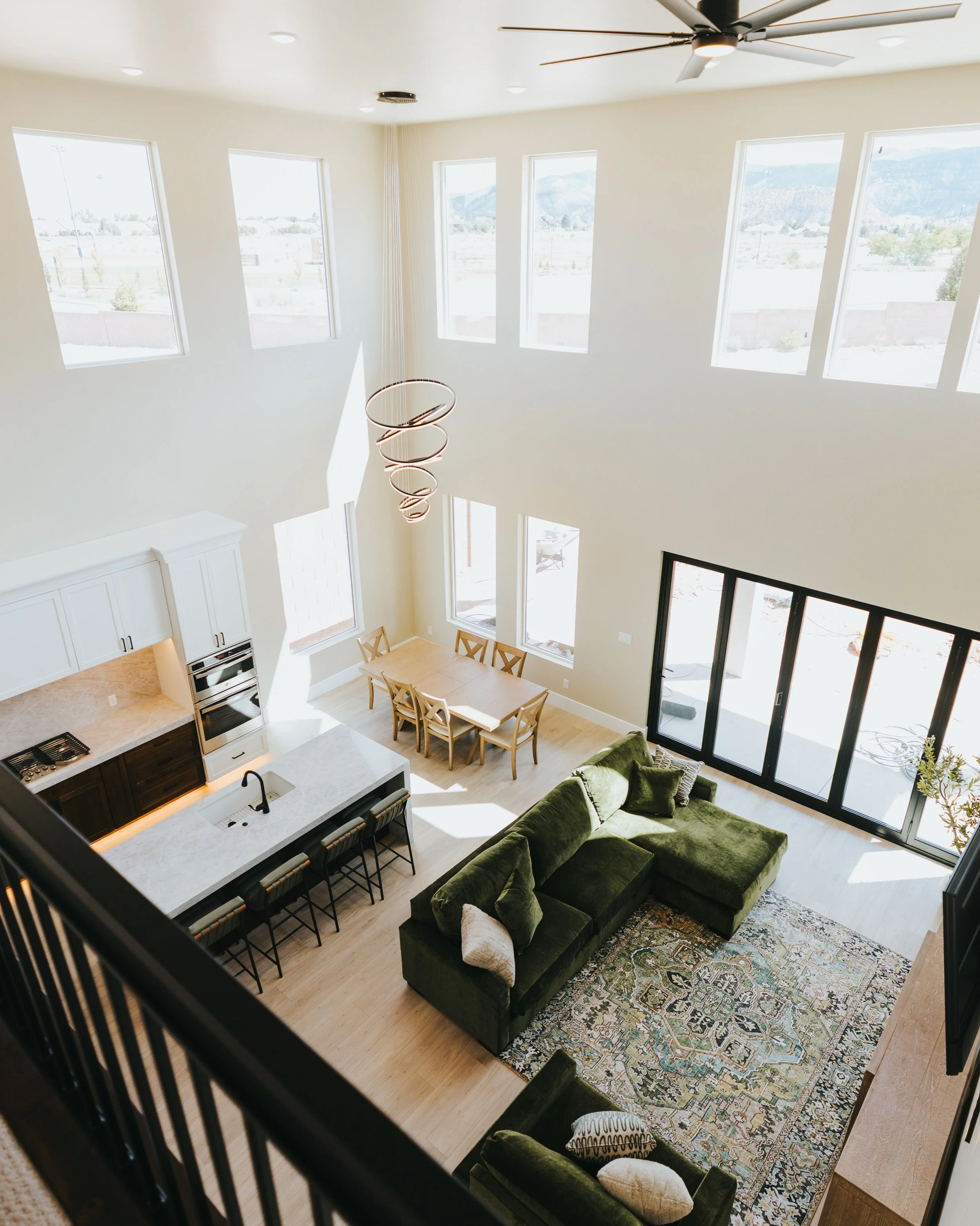 POV: You know #CedarCity sees almost 300 sunny days a year, and you wanted to soak up as much natural light as possible 🌤

🏡 @southernutahskye 
📍 @ironhorsecedarcityut 

#utahhomes #cedarcityutahhomes #utahhomebuilders #modernhome #naturallighting