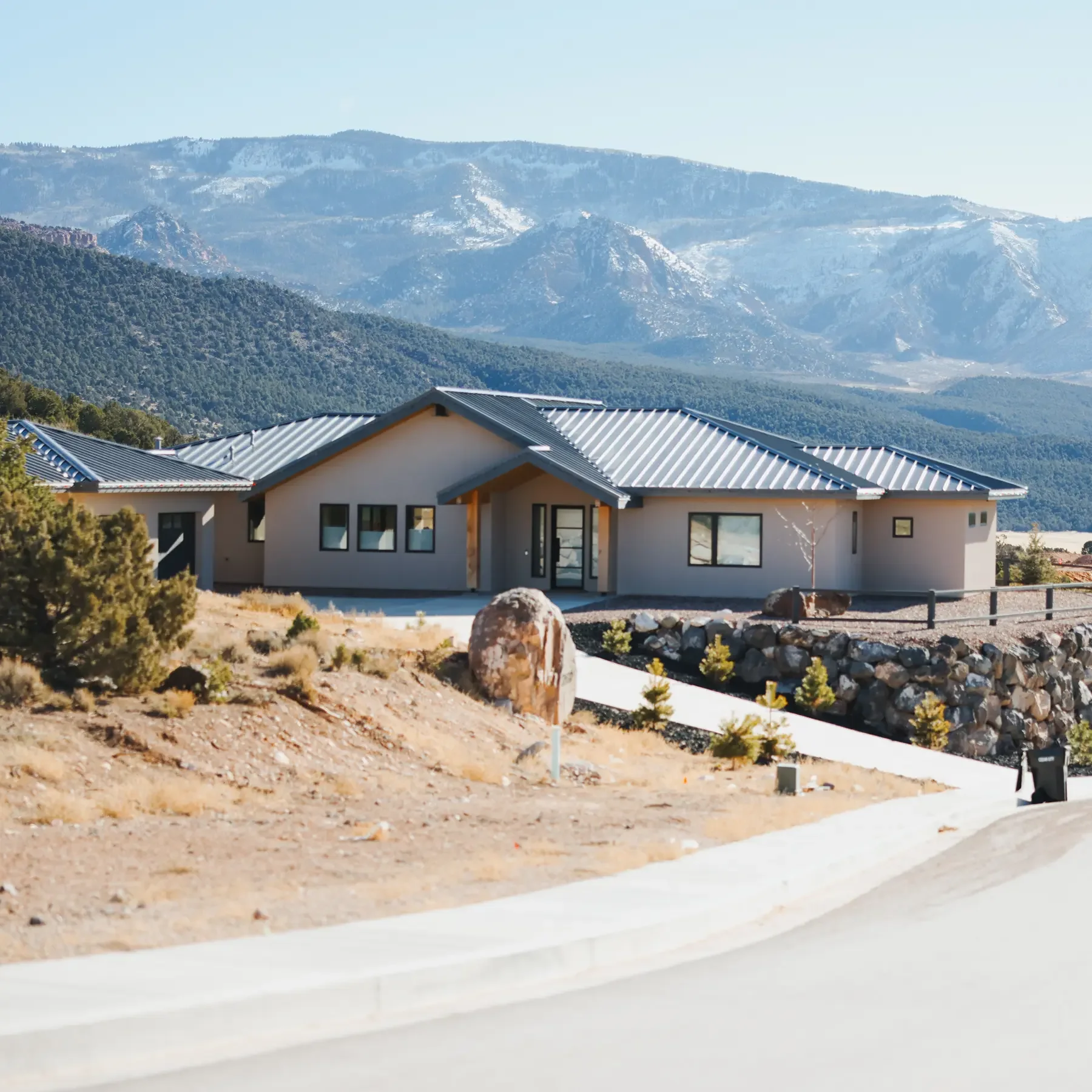 Modern home with mountain view in Southern Utah
