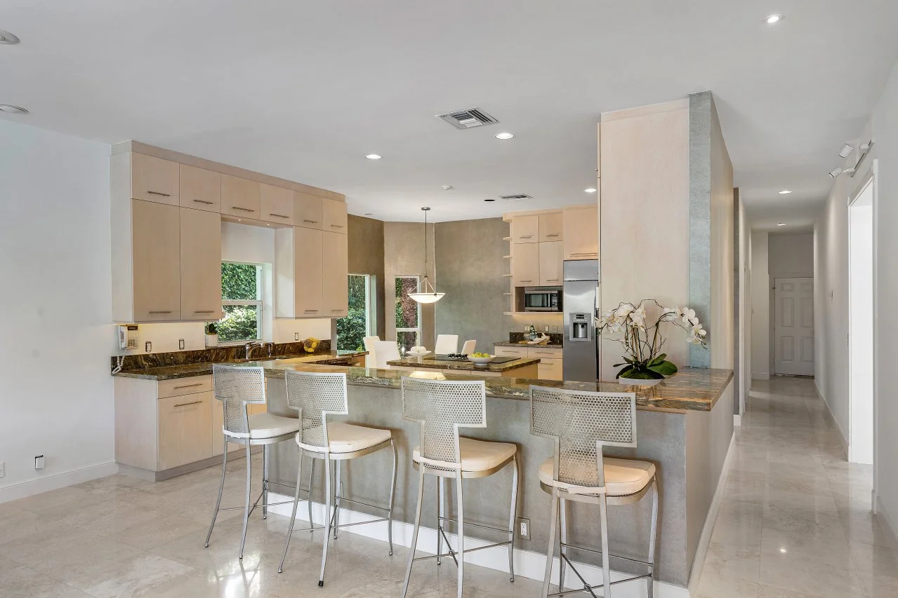 45 Curlew Road, Lantana - Kitchen