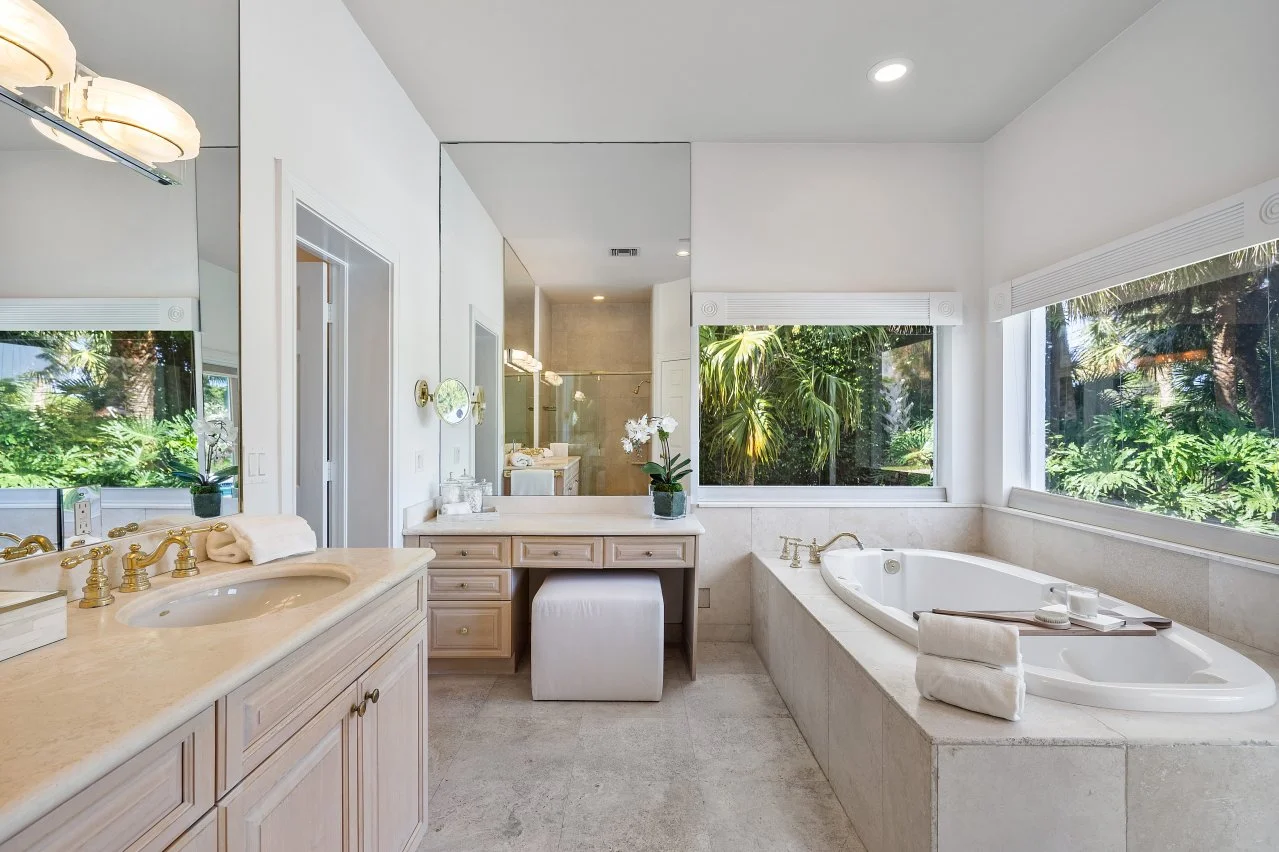 45 Curlew Road, Lantana - Master Bathroom
