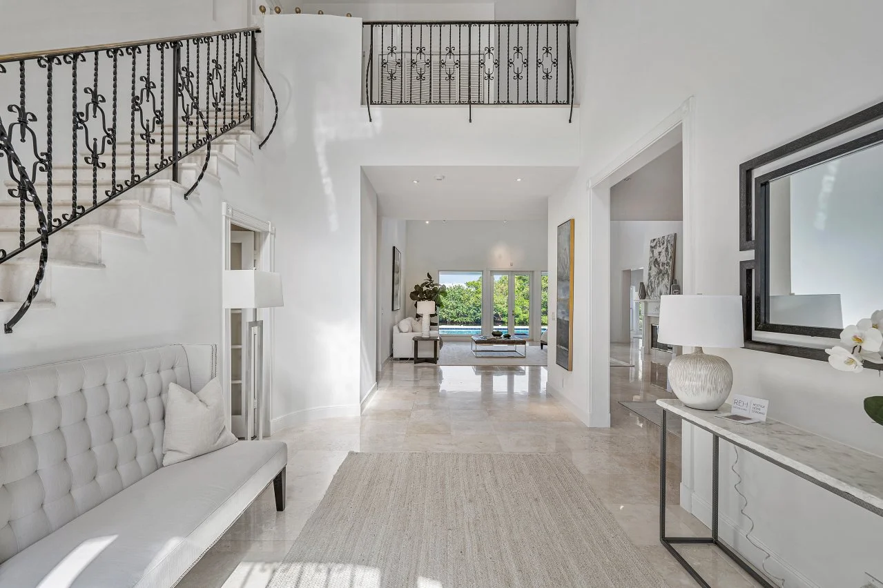 45 Curlew Road, Lantana - Entryway