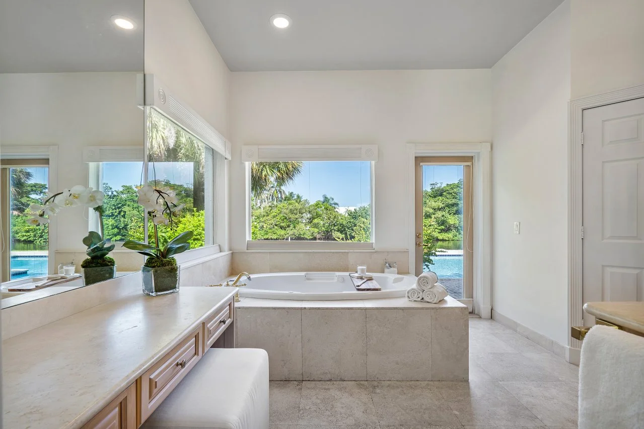 45 Curlew Road, Lantana - Master Bathroom