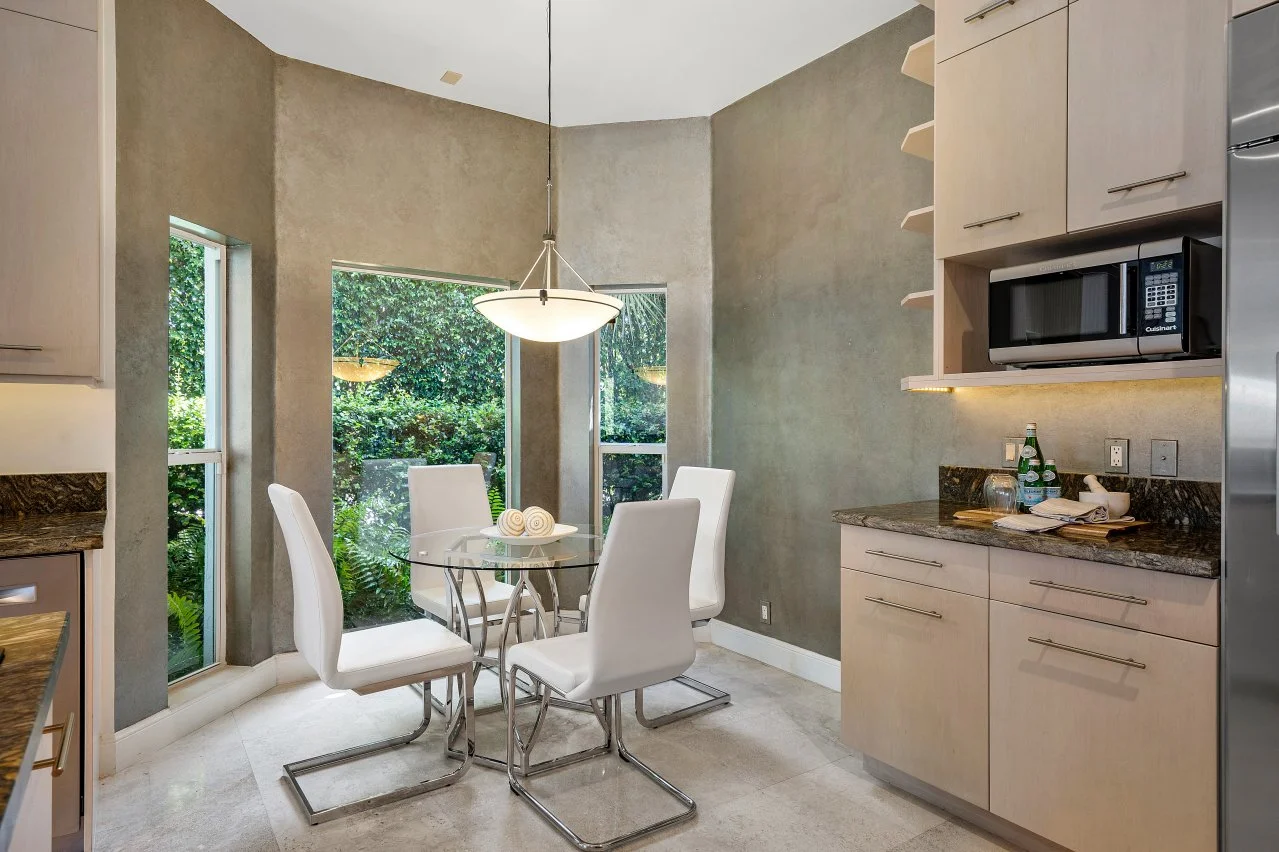 45 Curlew Road, Lantana - Kitchen