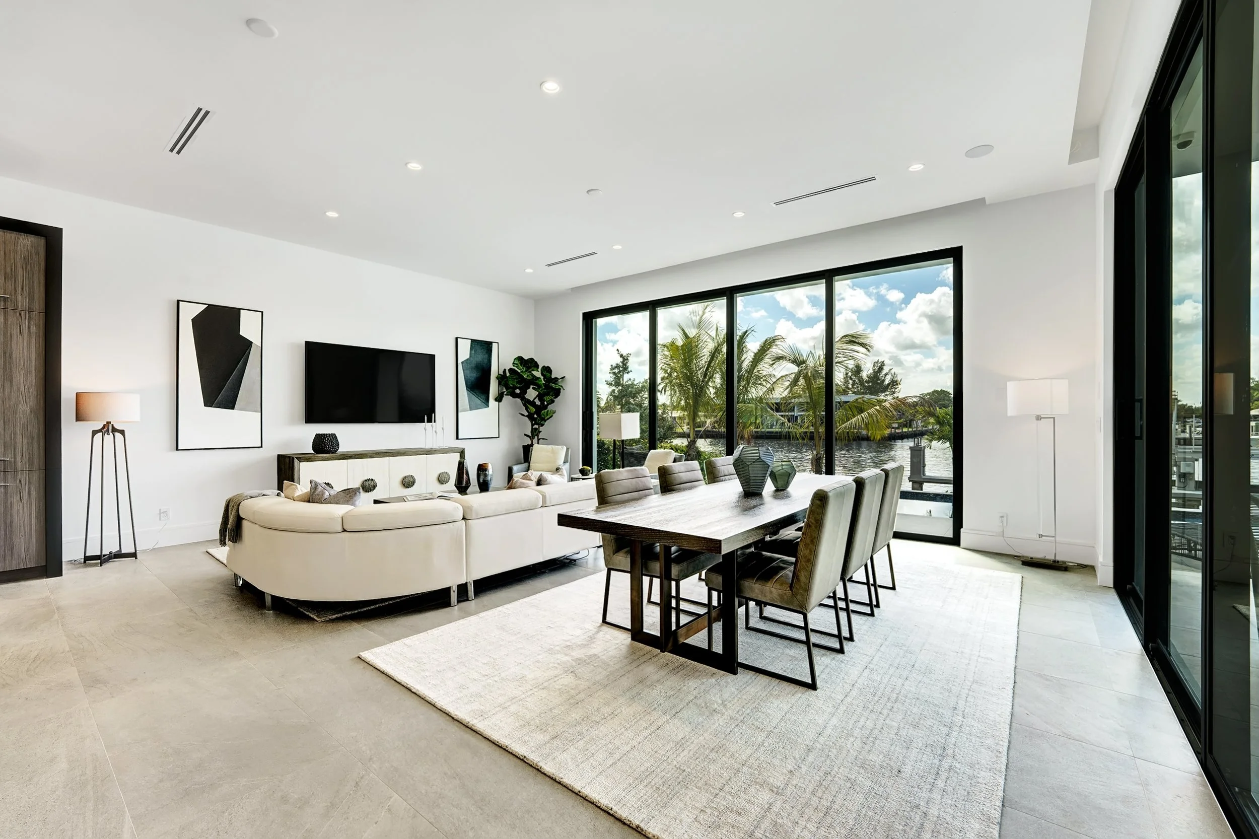 149 SE 18th Ave - Living Room