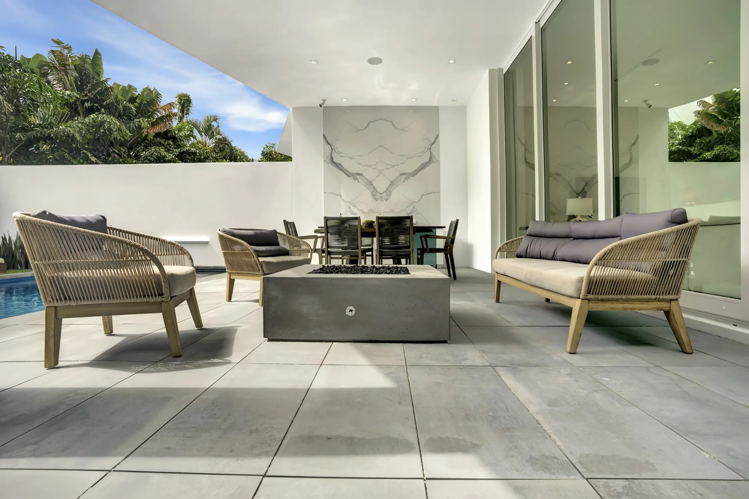 239 NE 7th Ave - Outdoors