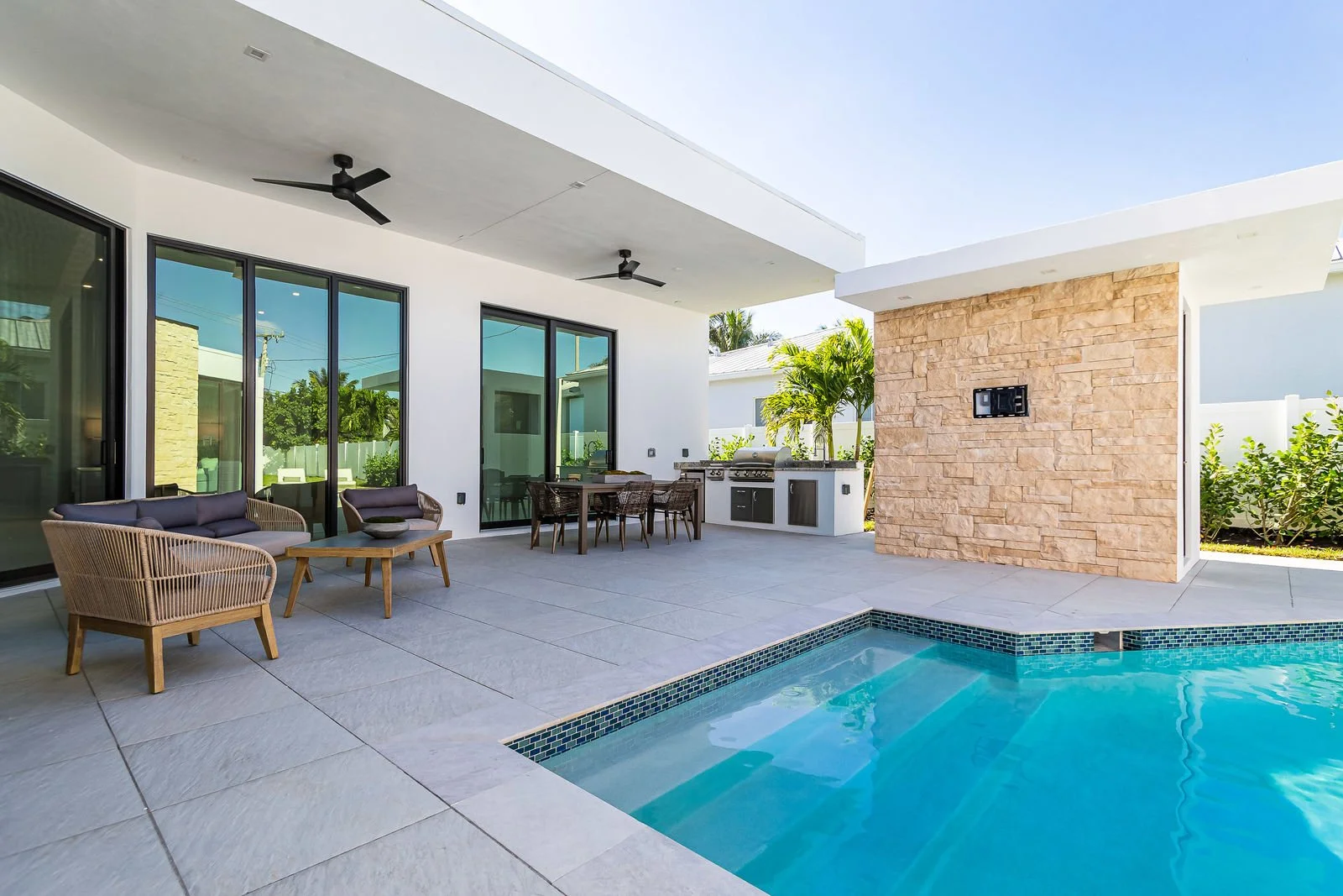 335 NE 6th Street - Exterior