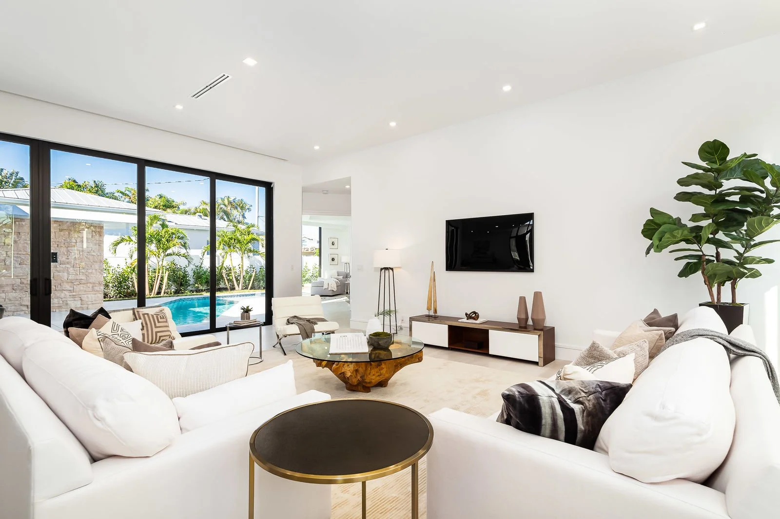 335 NE 6th Street - Living Room