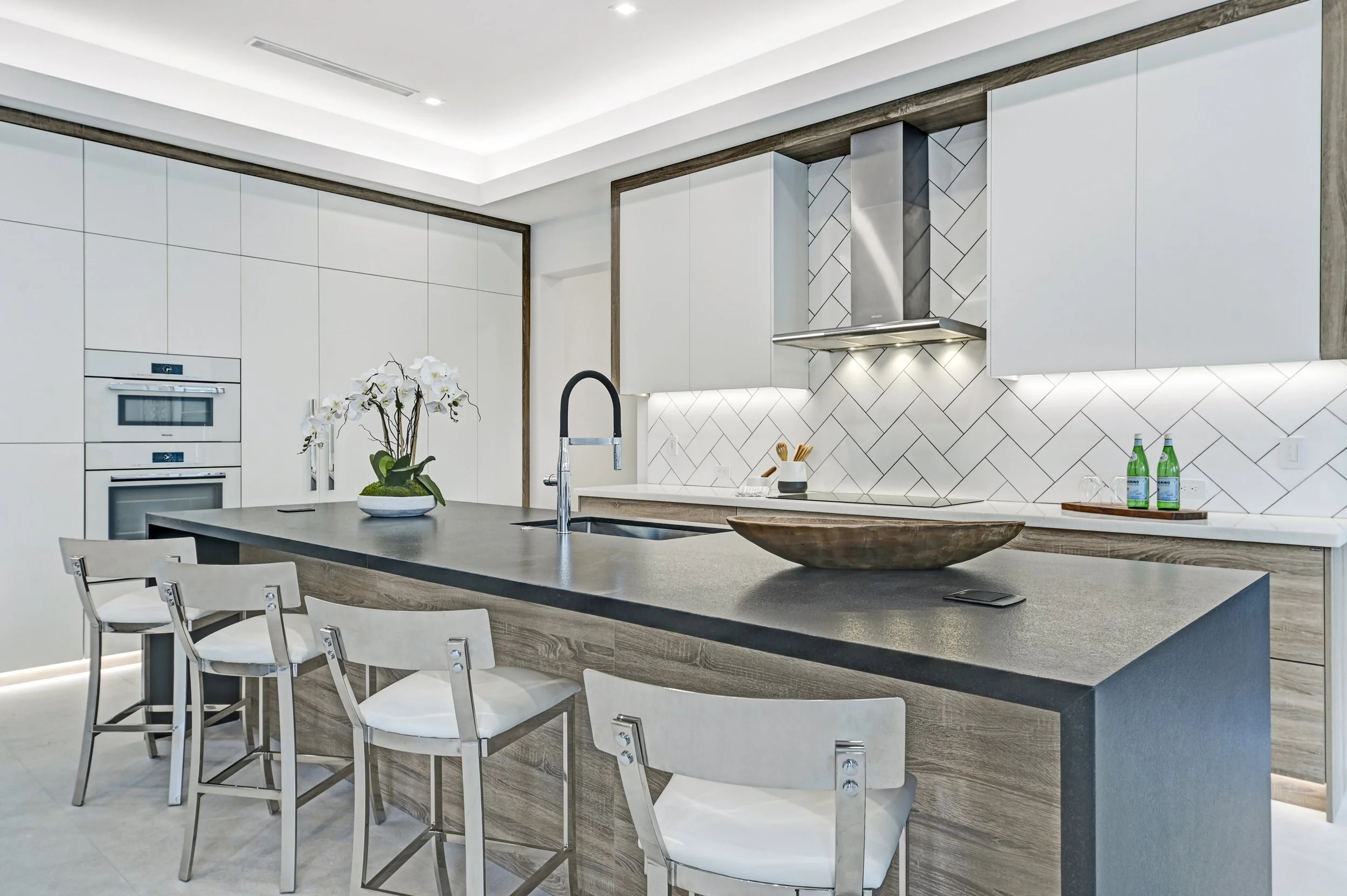 933 Allamanda Drive - Kitchen