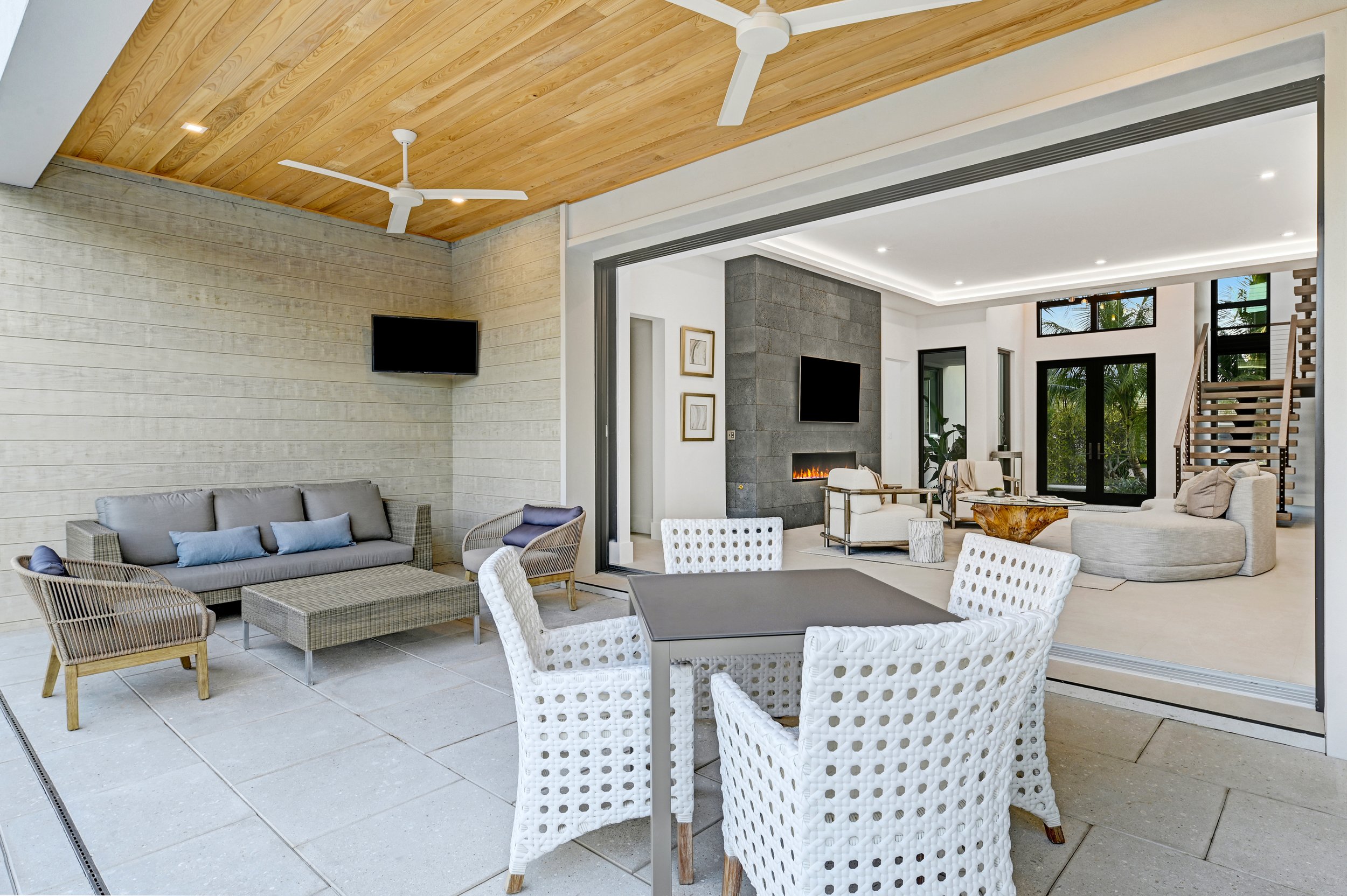 933 Allamanda Drive - Outdoors