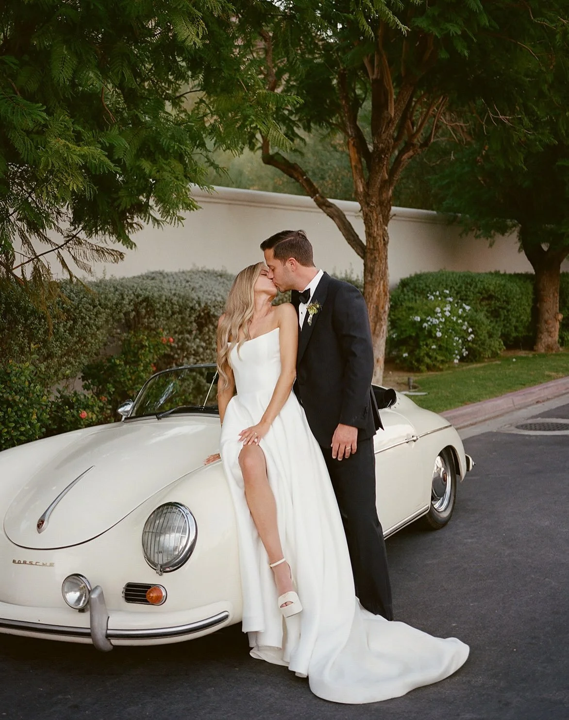 Darlings in the desert for the chicest bride of all time (muah!!)! 

Venue: @austin_estate 
Planning + Design: @detailsdarling 
Video: @ironandfern 
Content: @cayleycreative 
Hair : @laurarochaofficial 
Signage: @gowildhouse 
Florals: @creativelightd