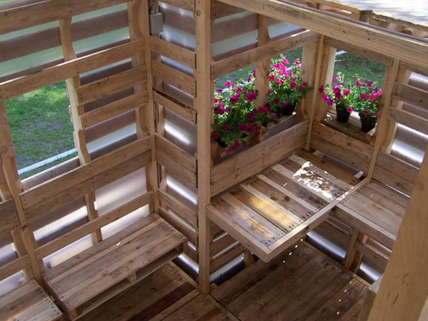 8 Living+Area+from+Sleeping+Loft+small_+photo+by+S+Wines.jpg