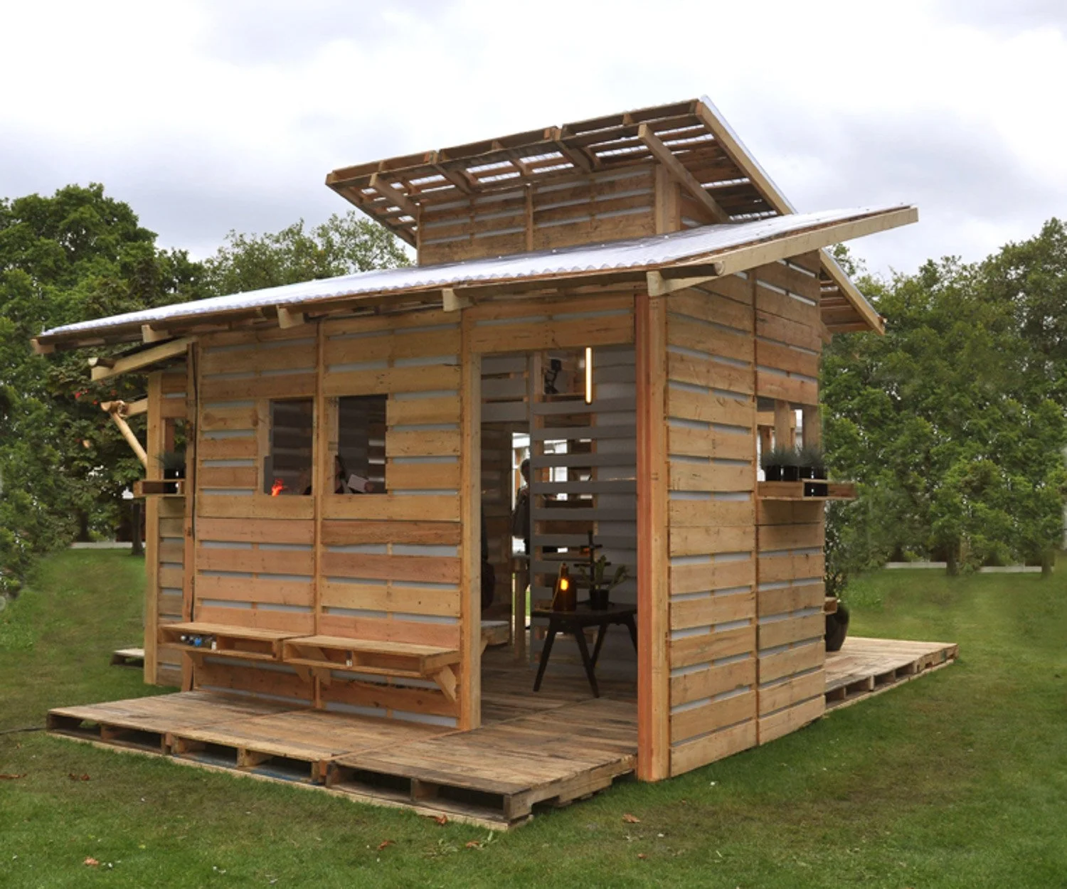 small-Pallet+House+London+Living+room+entry.jpg