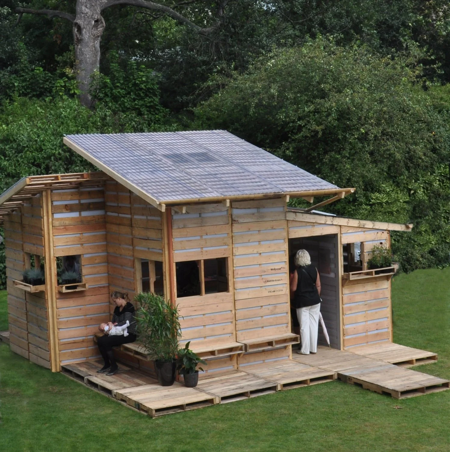 THE PALLET HOUSE