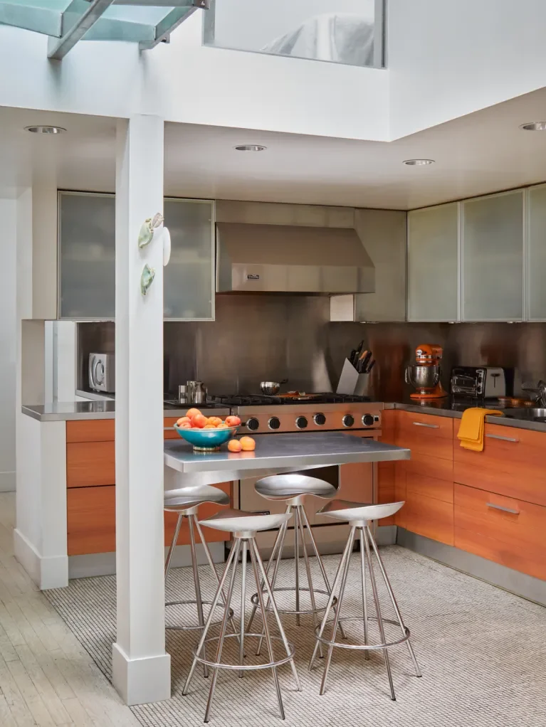 Nasim-Alikhani-Home-Tour-Domino-31.webp