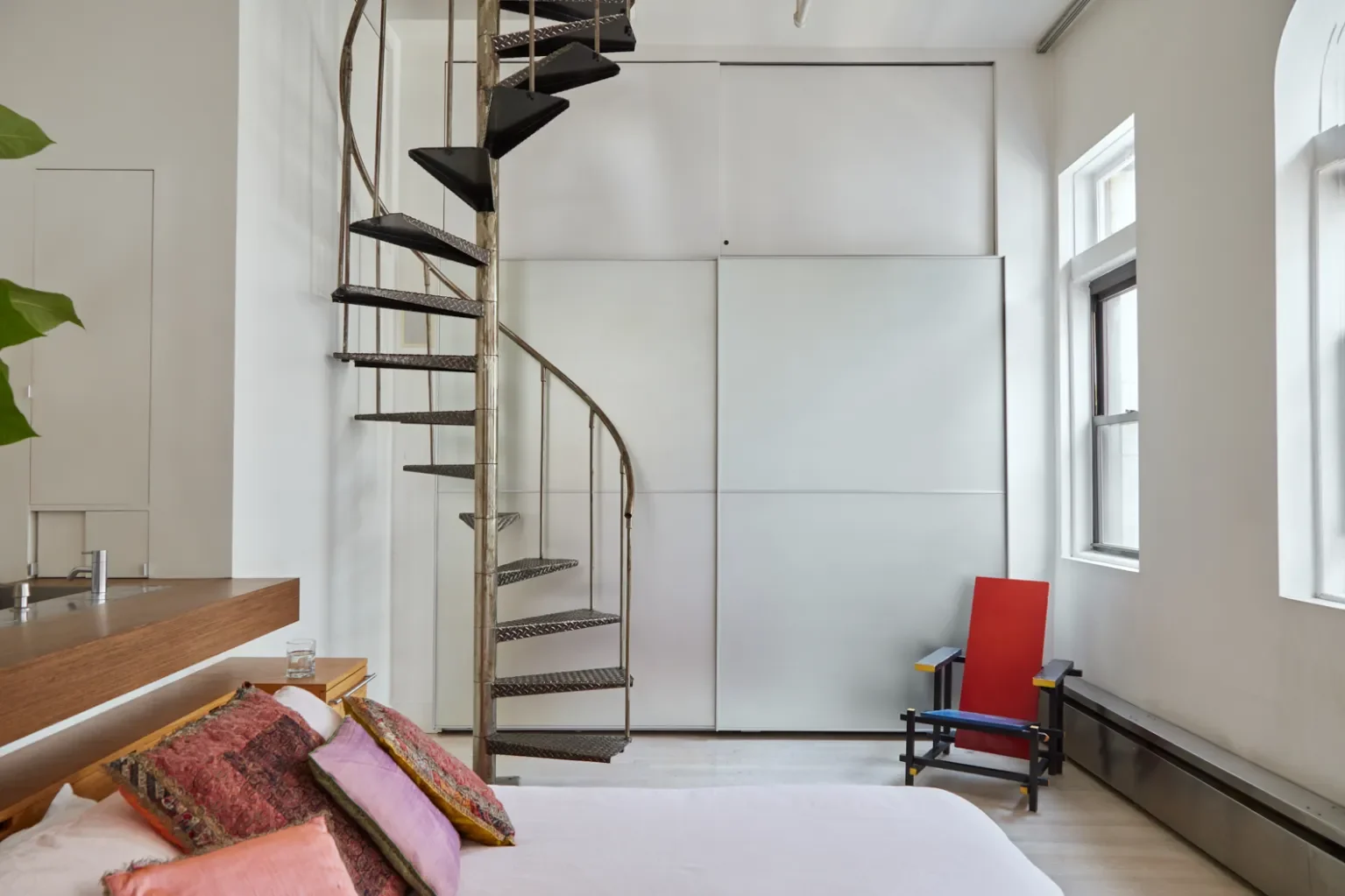 Nasim-Alikhani-Home-Tour-Domino-25.webp