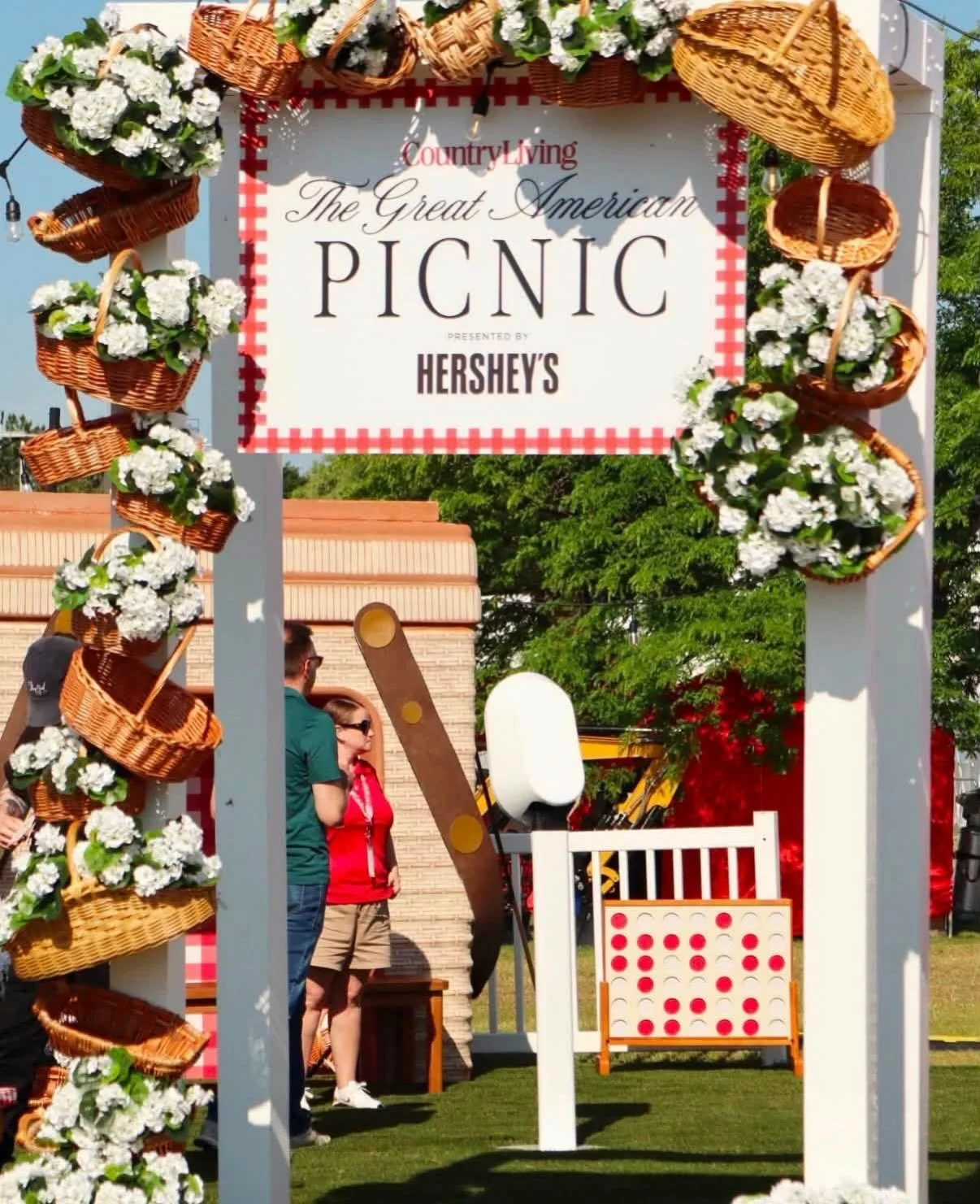 Did you know that Hershey&rsquo;s Chocolate will be at the Fair on the Half Shell and they will be making SMORES!!!!! We can&rsquo;t wait 

The @countrylivingmag Great American Picnic, presented by @hersheys, is a summer tour celebrating the classic 