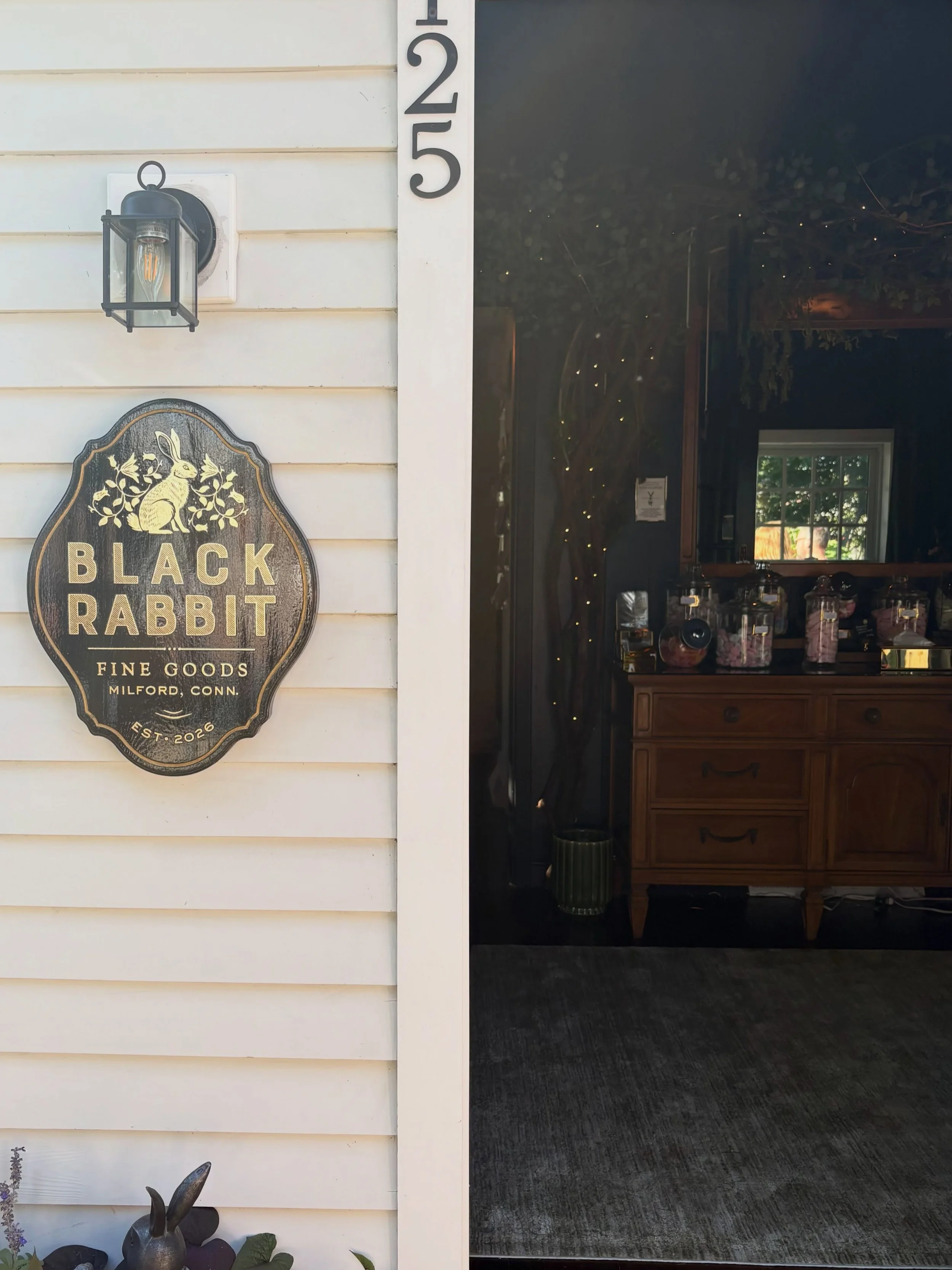 Come with me and you&rsquo;ll be
In a world of pure imagination
Take a look and you&rsquo;ll see
Into your imagination&hellip;

With warmest welcome, we extend the most gracious red carpet to @blackrabbit_ct by Colleen Kranz.  An experience not to be