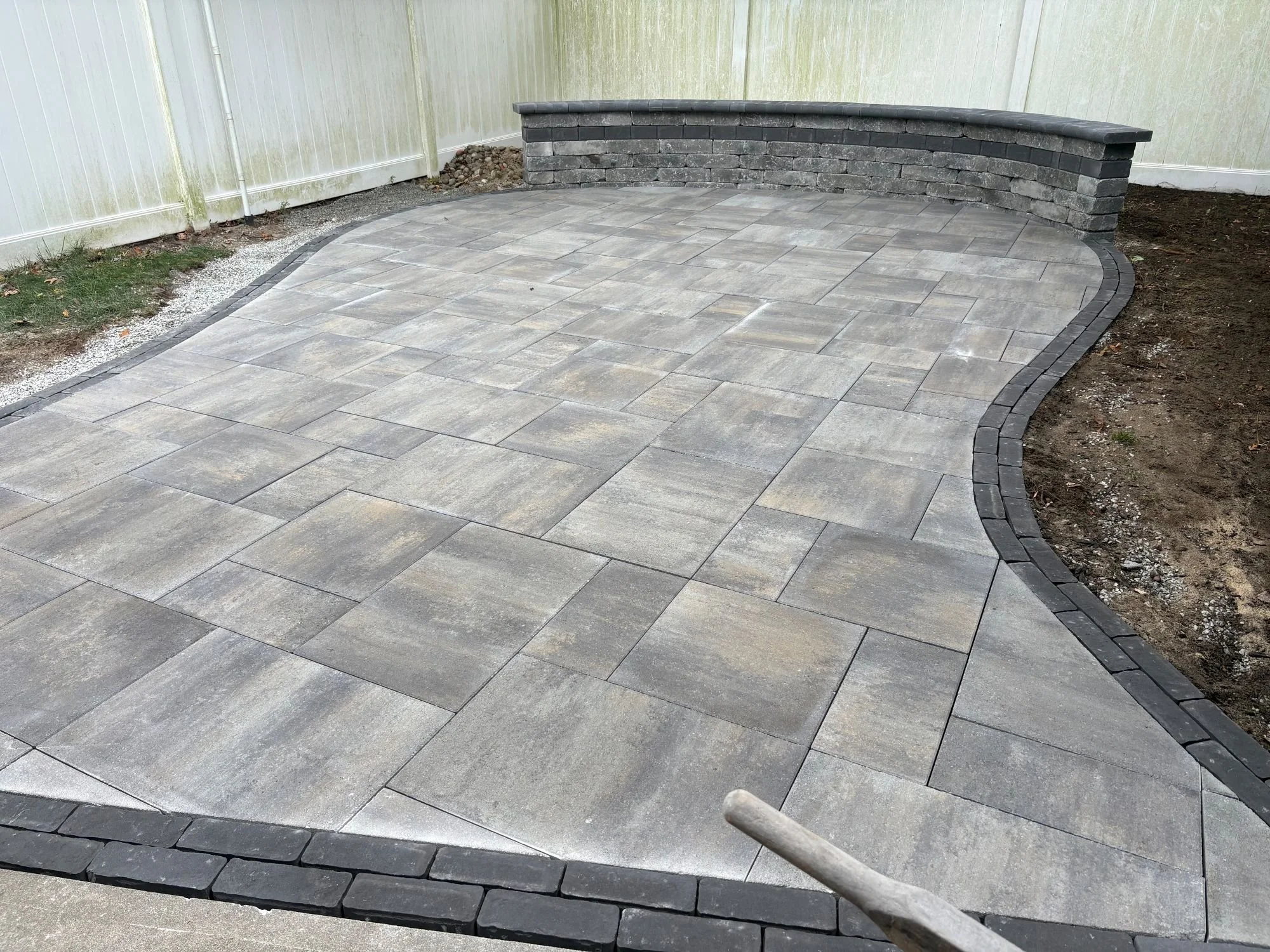 grey seating wall patio.jpg