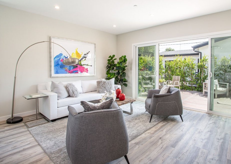A modern vacant home staging living room for a home for sale in Southern California, CA