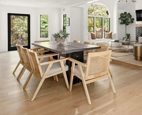 Contemporary vacant home staging for a property's listing for sale in Woodland Hills, California