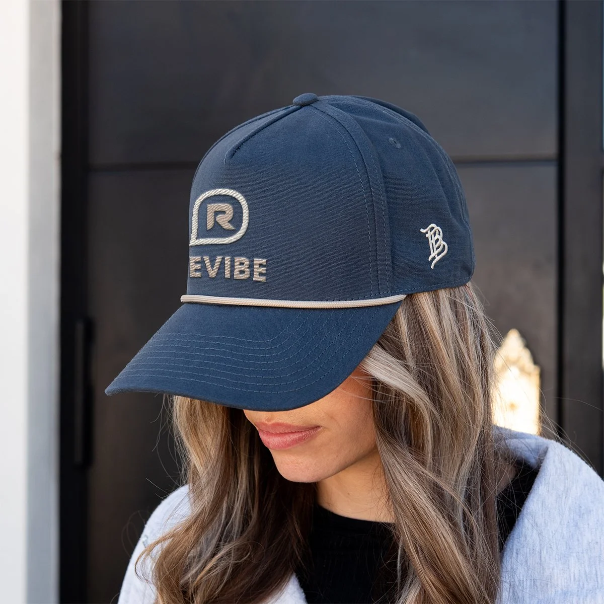 15085_NAV_Lifestyle_Embroidery.jpg